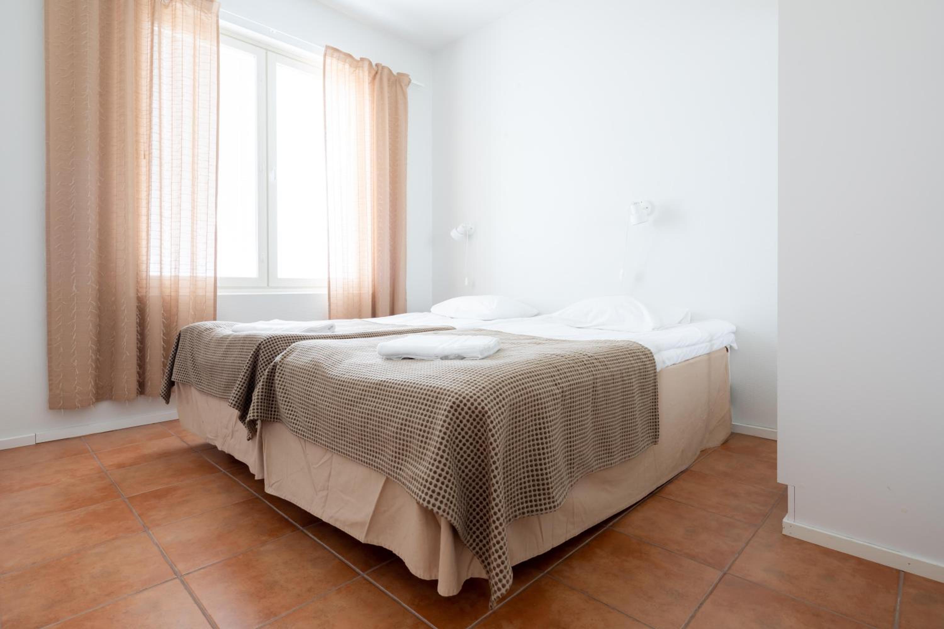 One-Bedroom Holiday Home with Sleeping Alcove and Sauna - Photo 1