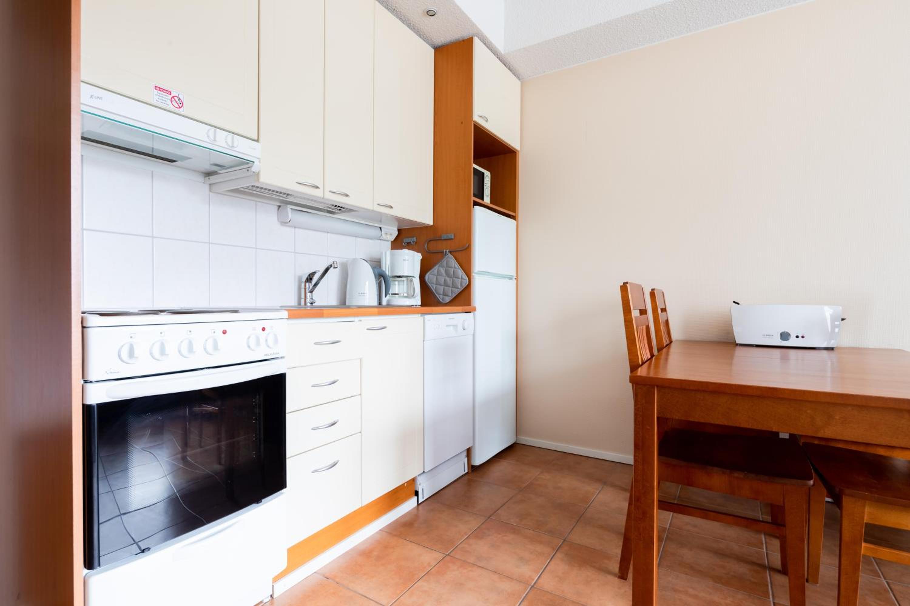 One-Bedroom Holiday Home with Sleeping Alcove and Sauna - Photo 2