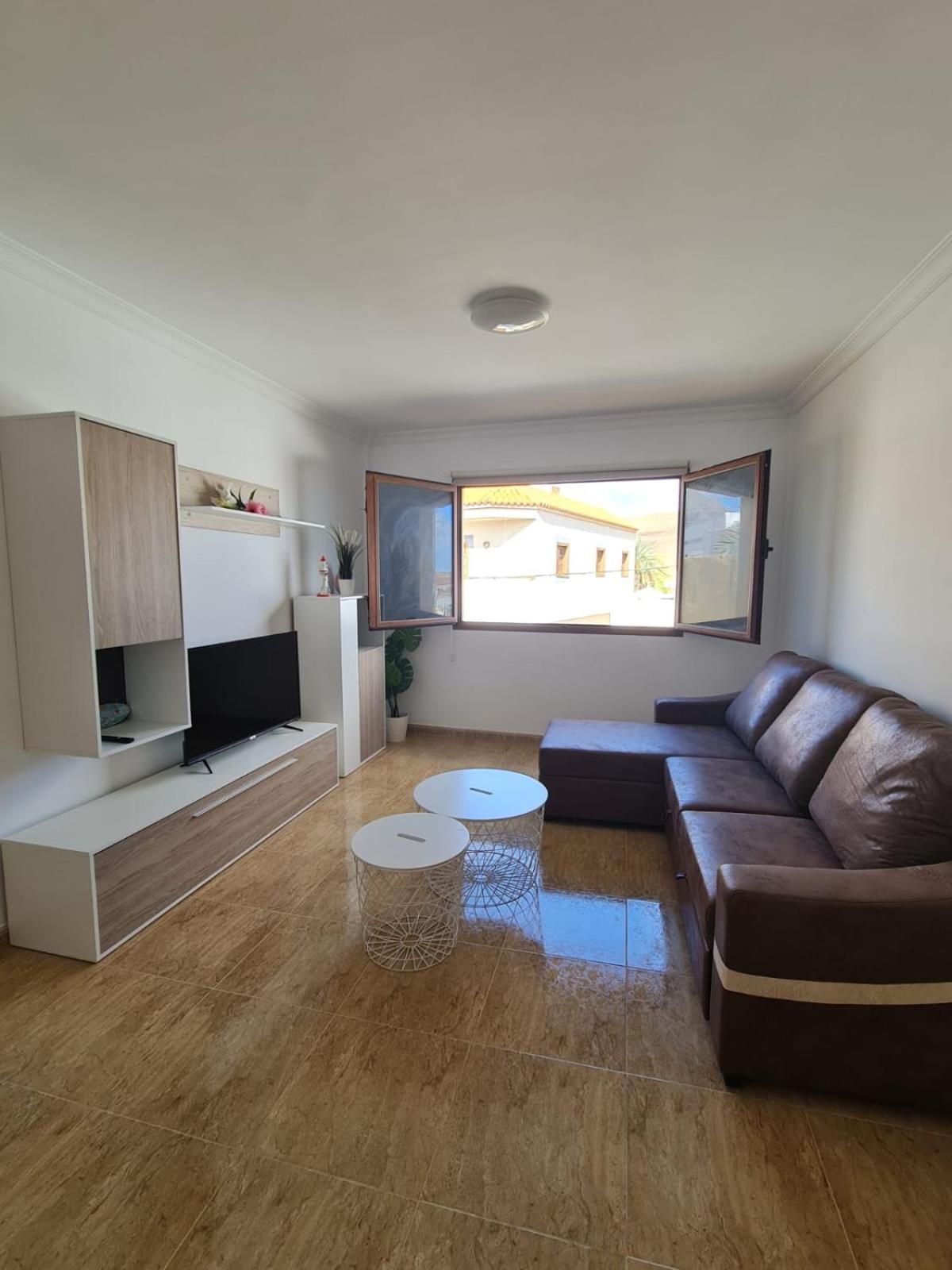 Apartamento de dos dormitorios en el primer piso con terraza en la azotea