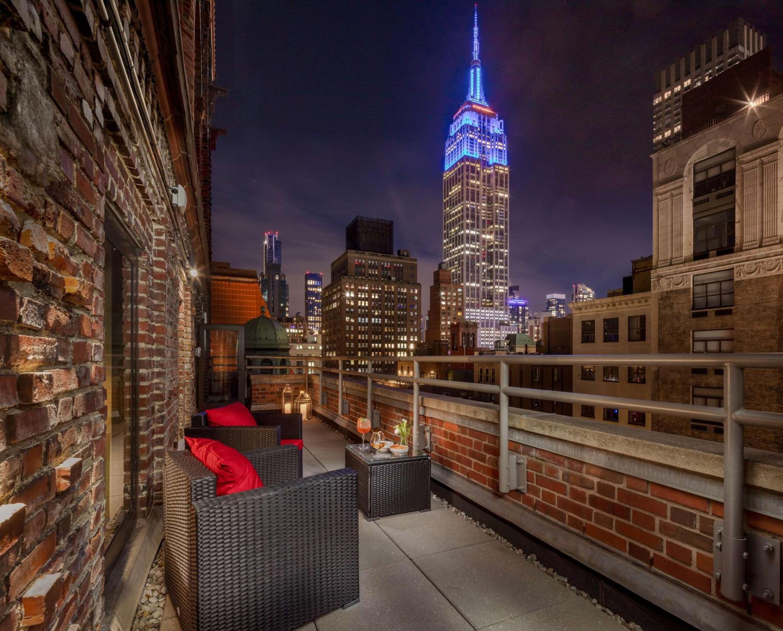 Premium Double Room with View and Terrace thumbnail 5