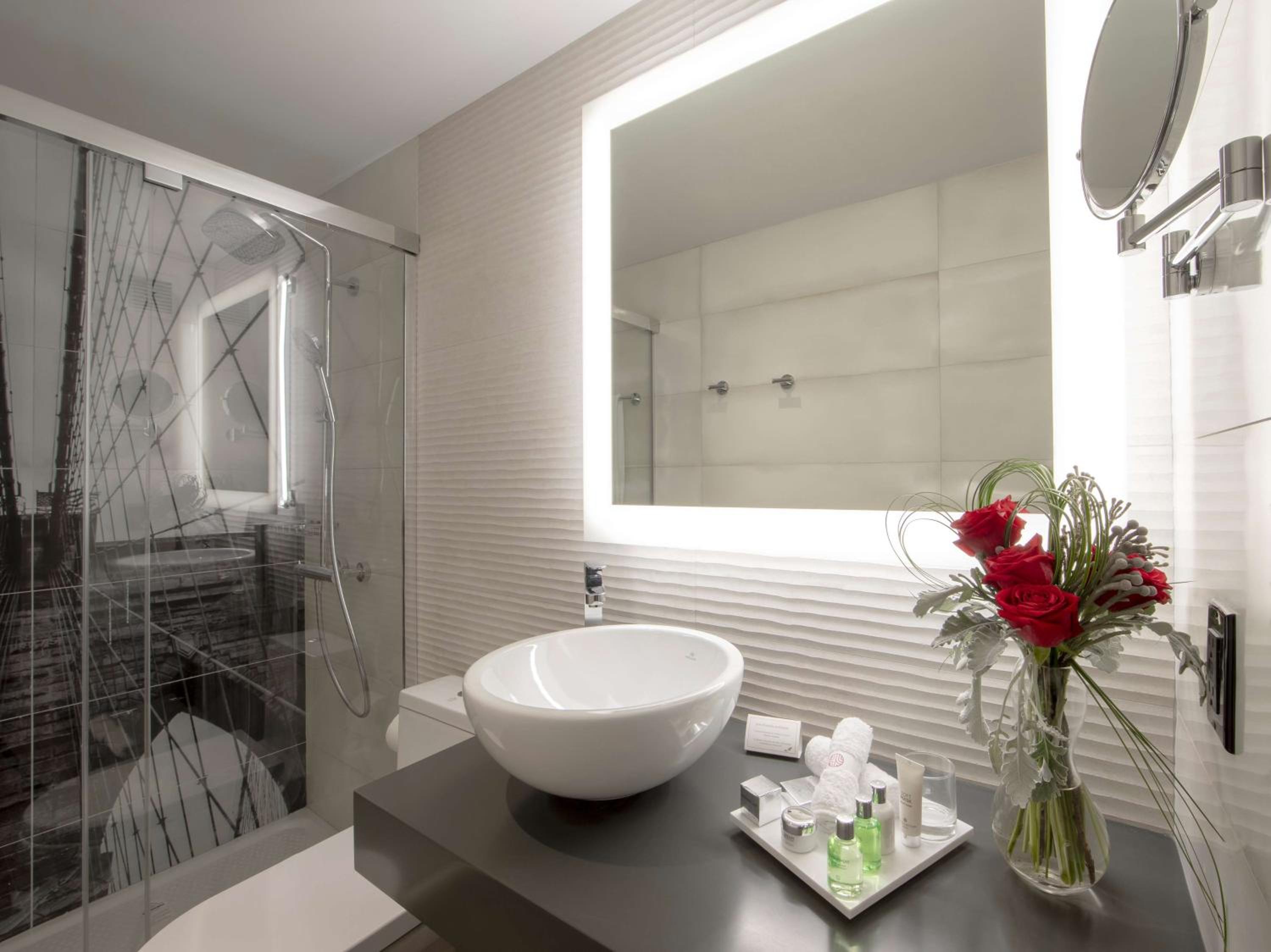 Premium Double Room with View and Terrace thumbnail 6