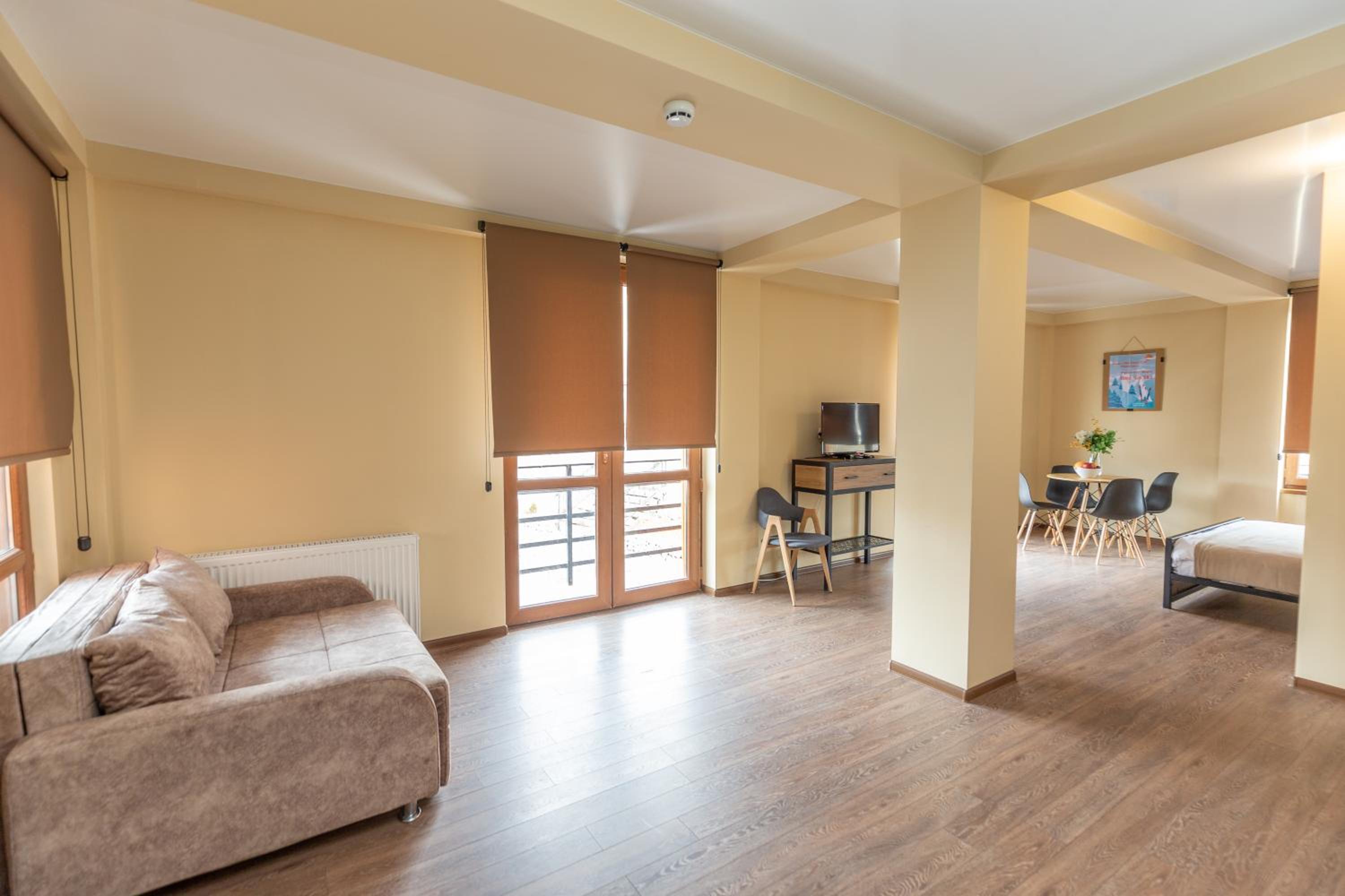 Deluxe Family Room - Photo 3