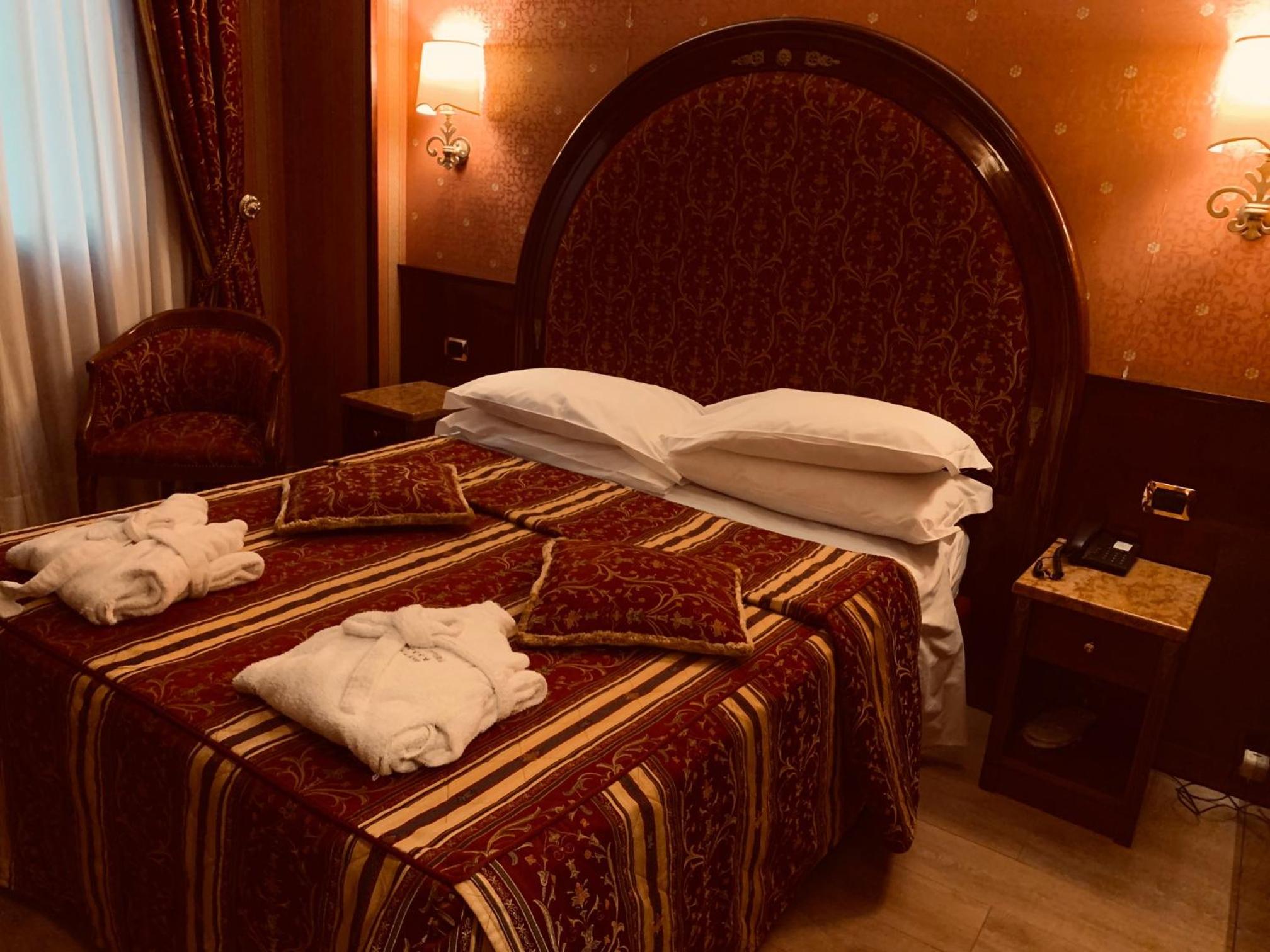 Triple Room thumbnail 6
