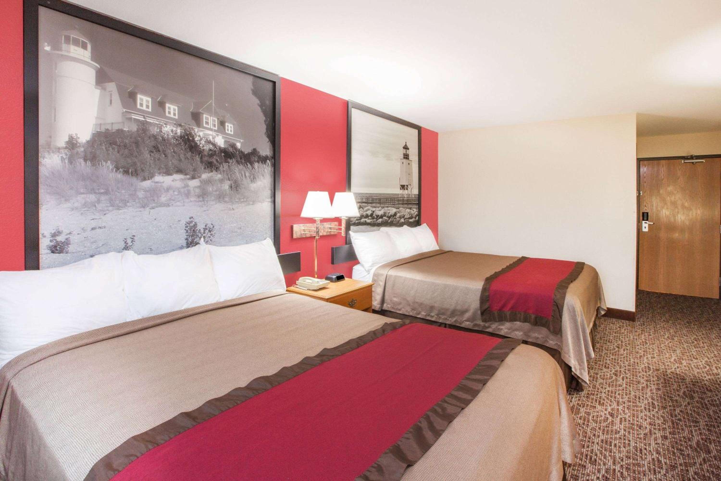 Queen Room with Two Queen Beds - Non-Smoking - Photo 1