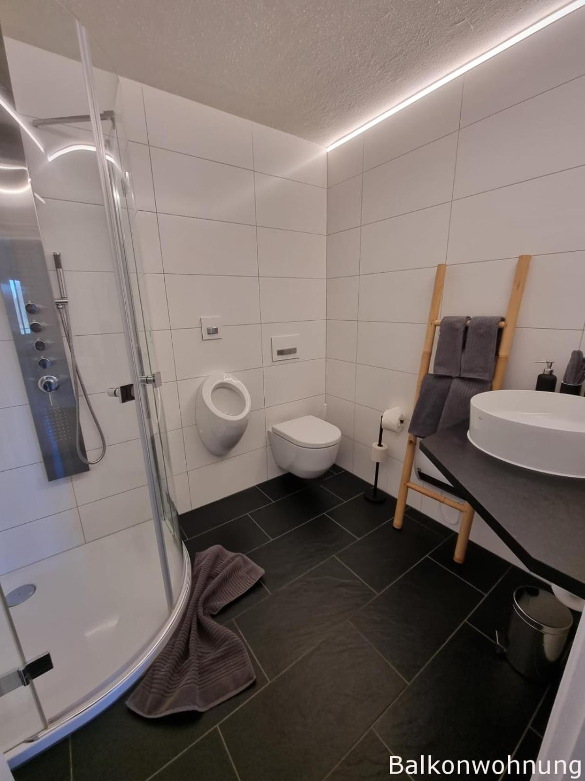 Two-Bedroom Apartment with Balcony photo 2