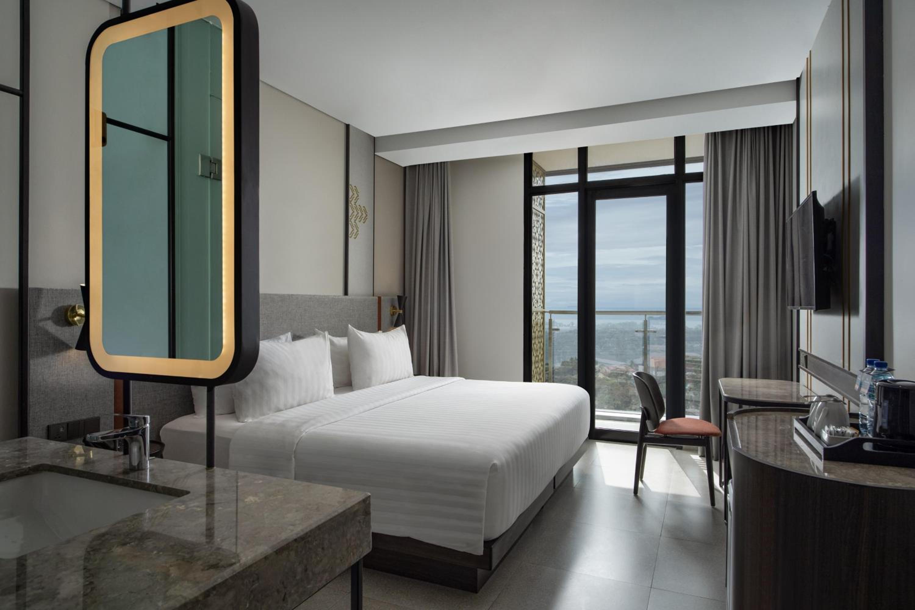 Deluxe Room Hollywood Ocean View