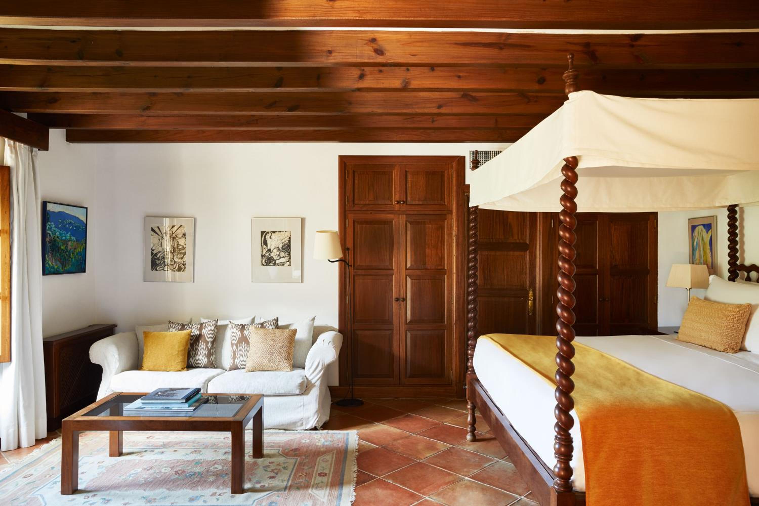 Deluxe Suite - Photo 2