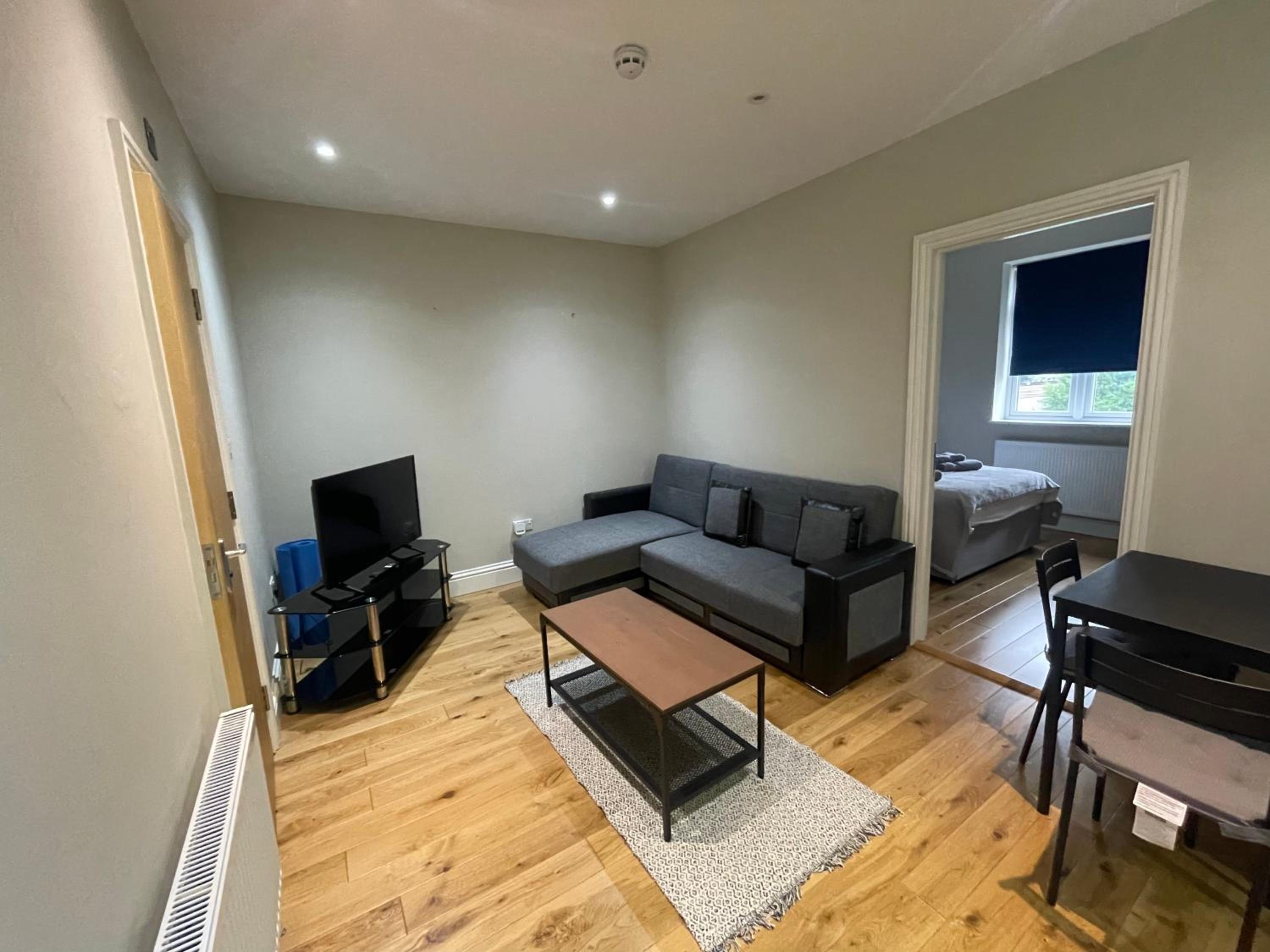 One-Bedroom Apartment photo 1