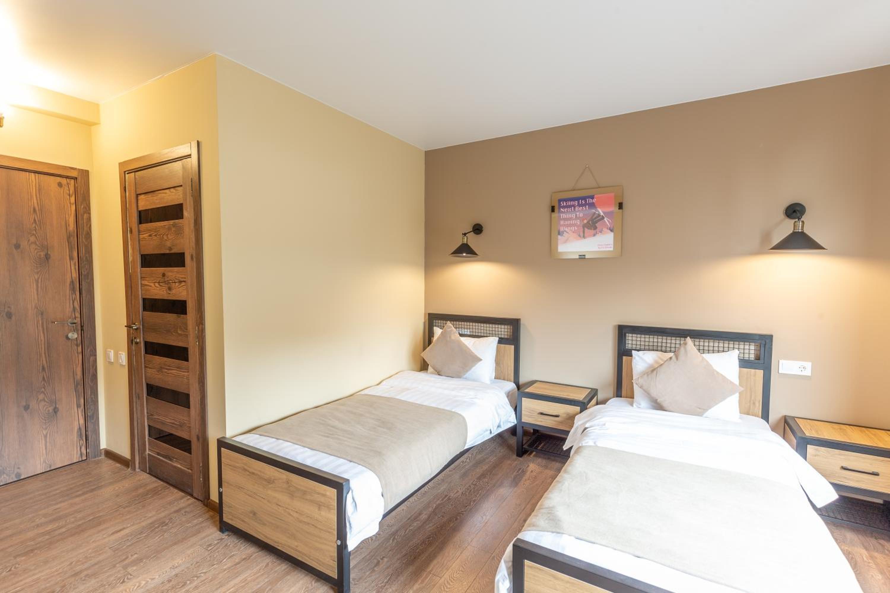 Standard Twin Room - Photo 3