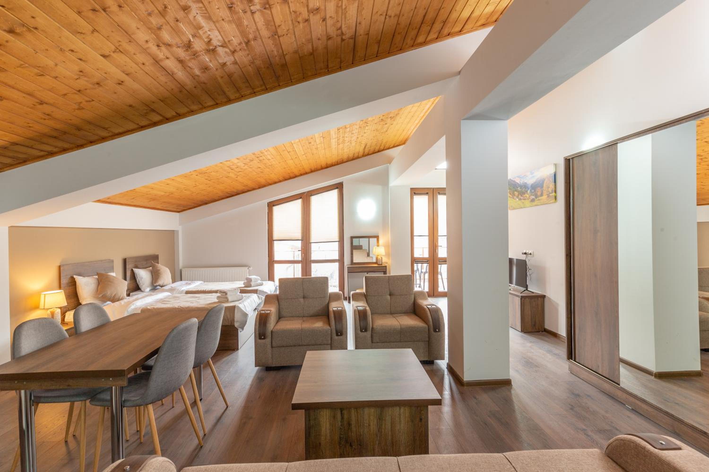 Apartment with Mountain View - Photo 1