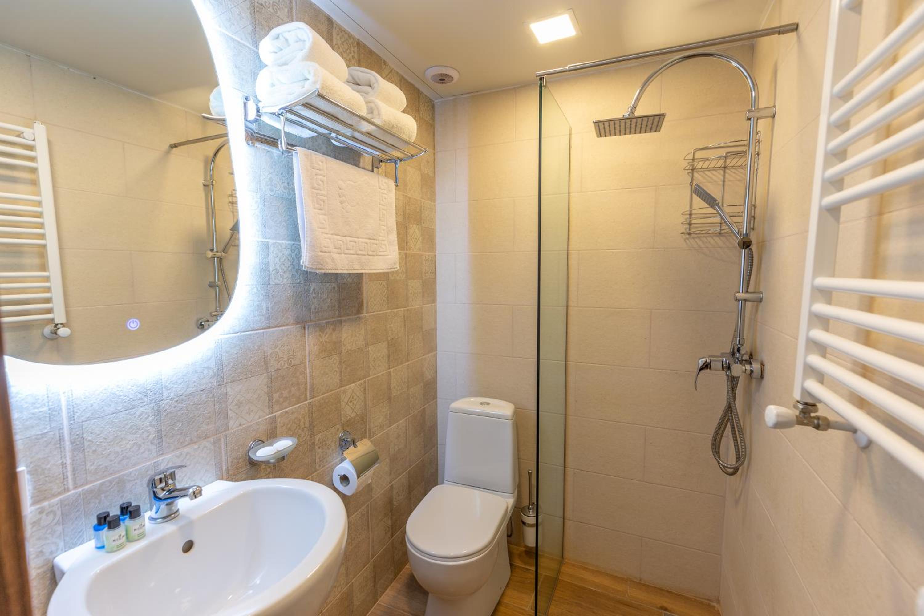 Standard Twin Room - Photo 4