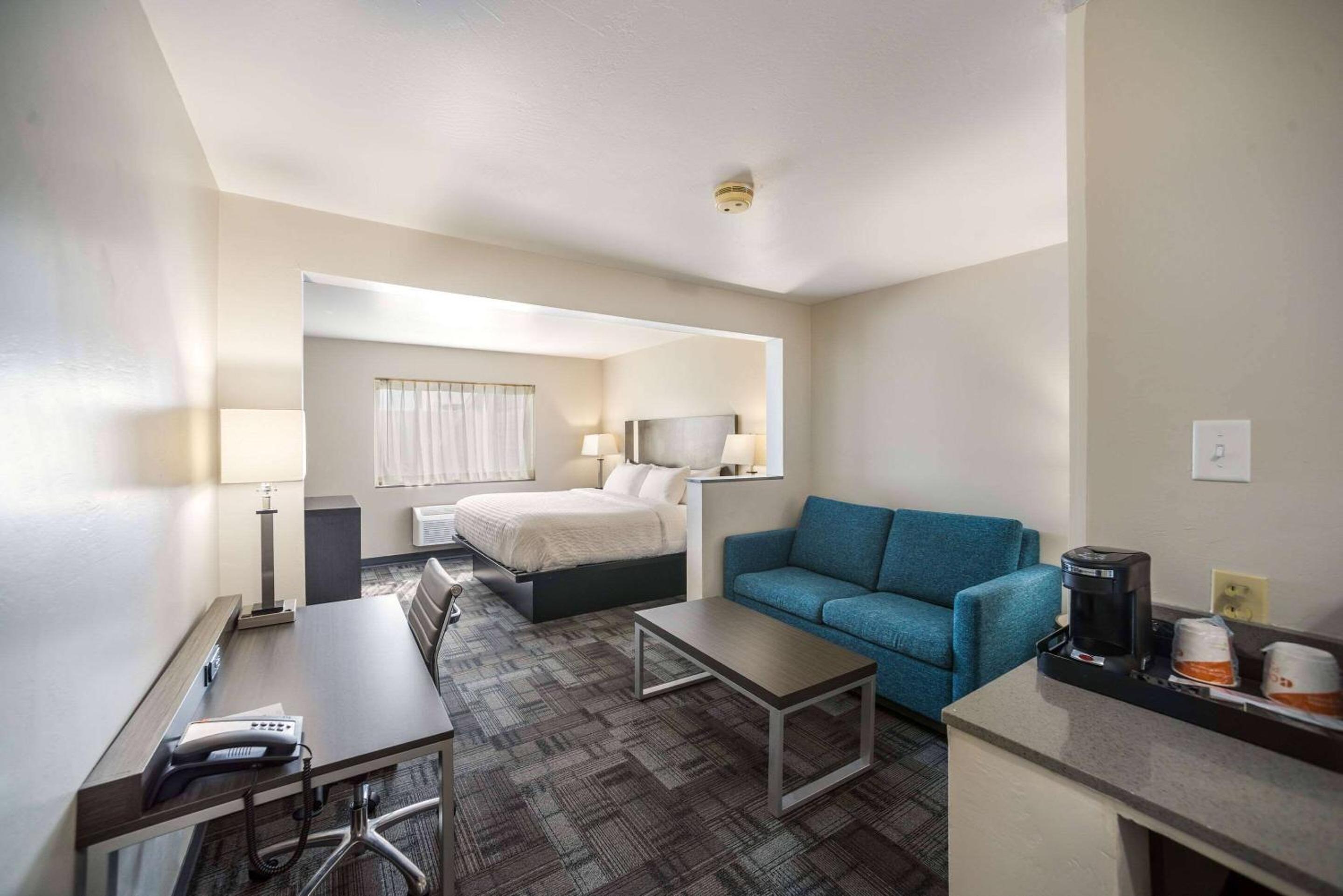 King Studio Suite, Non-Smoking

 photo 1