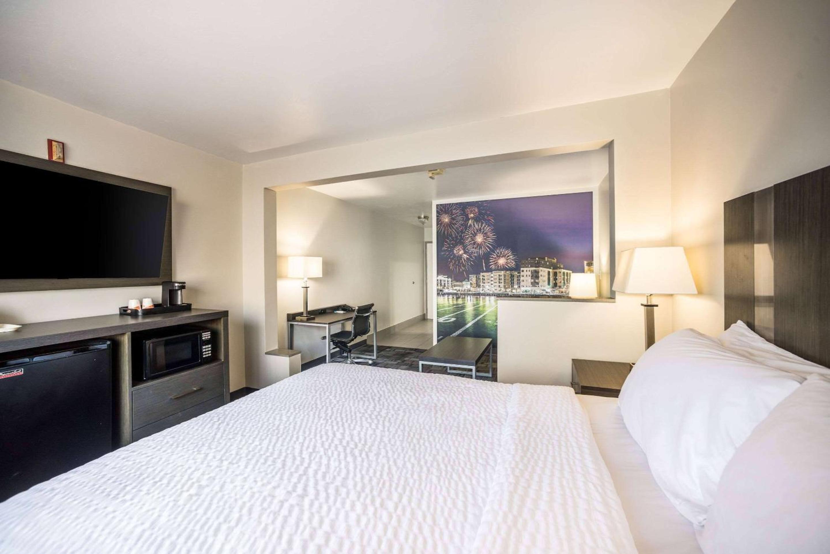 King Studio Suite, Non-Smoking

 photo 3