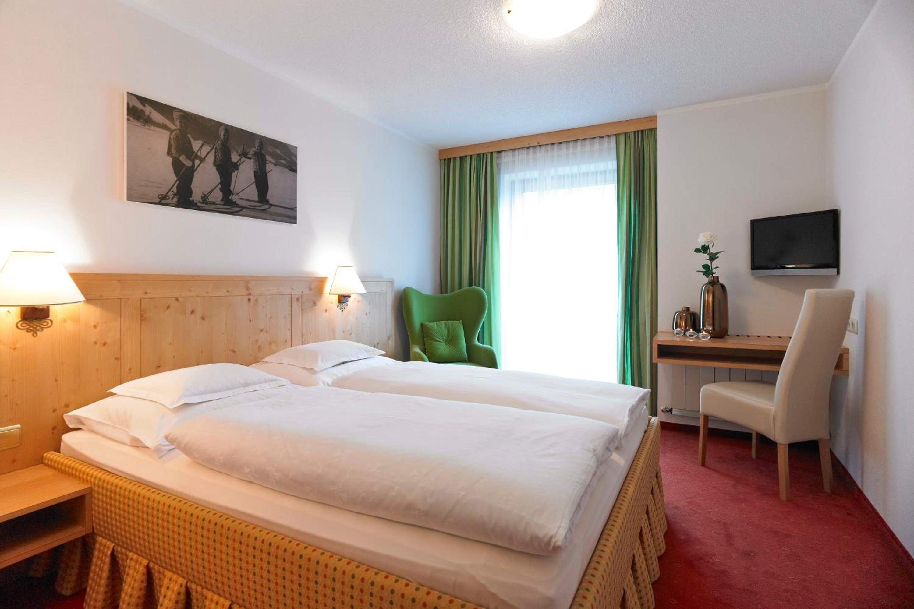 Queen Room with Balcony photo 3