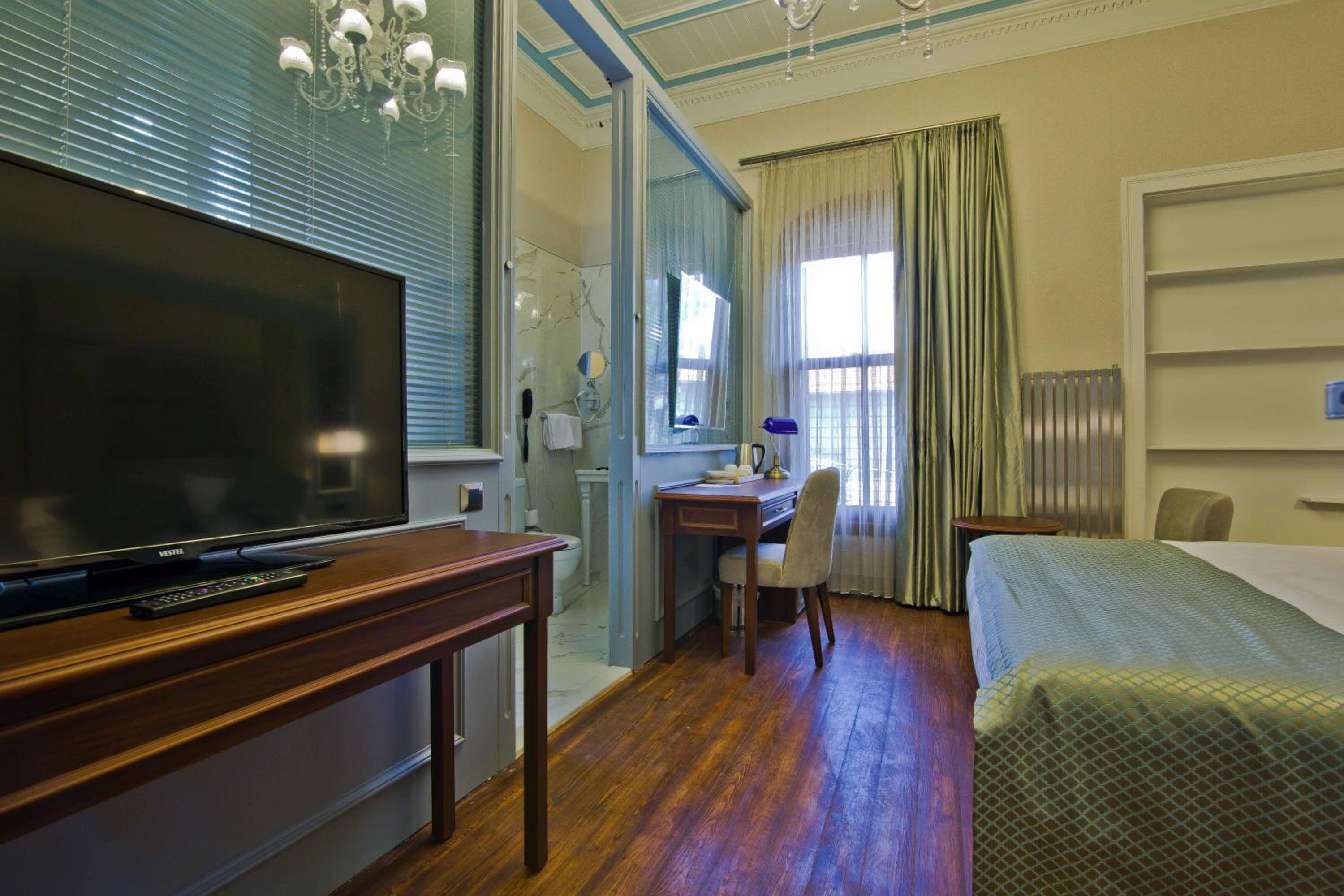Deluxe Double Room with Jacuzzi photo 2