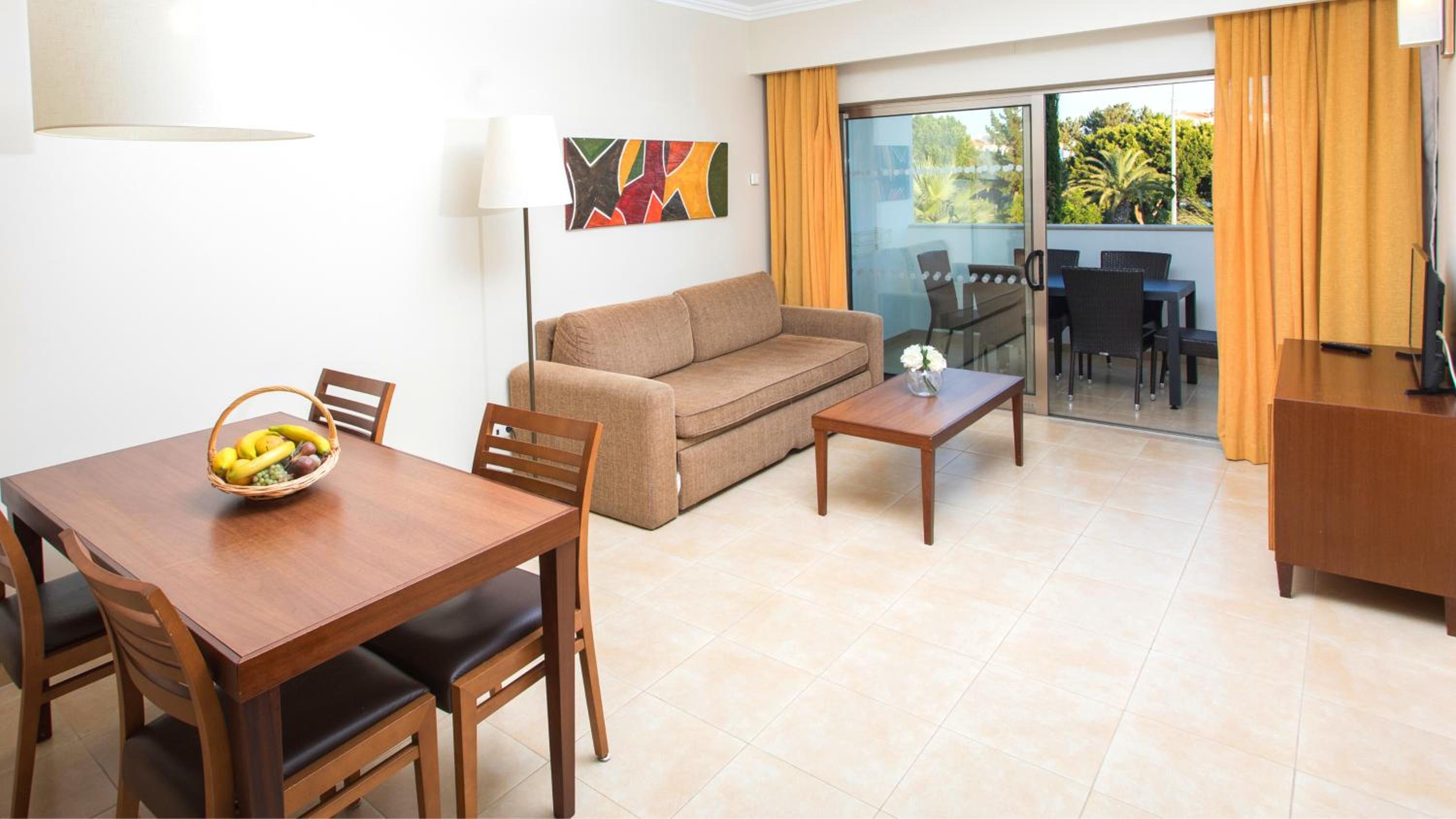 Standard One-Bedroom Apartment with Garden View - Photo 3