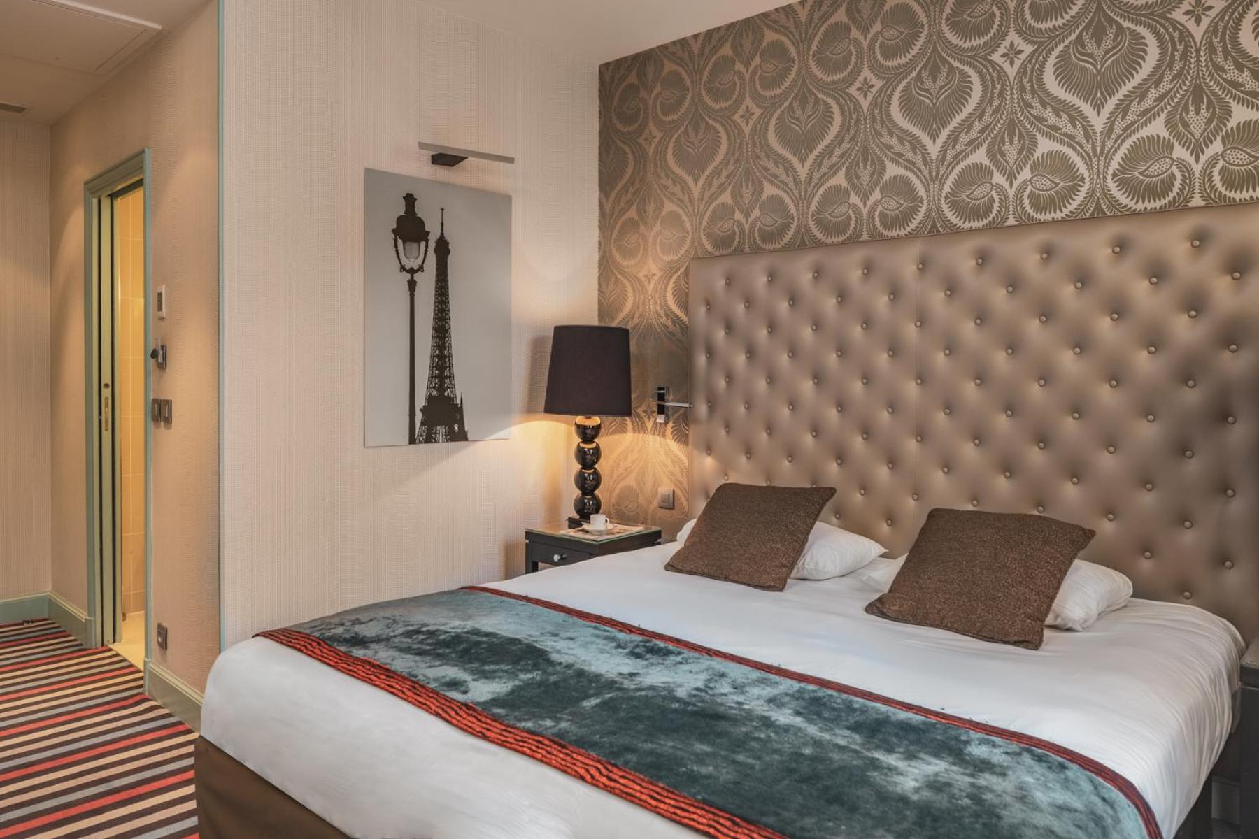Superior Double Room thumbnail 5
