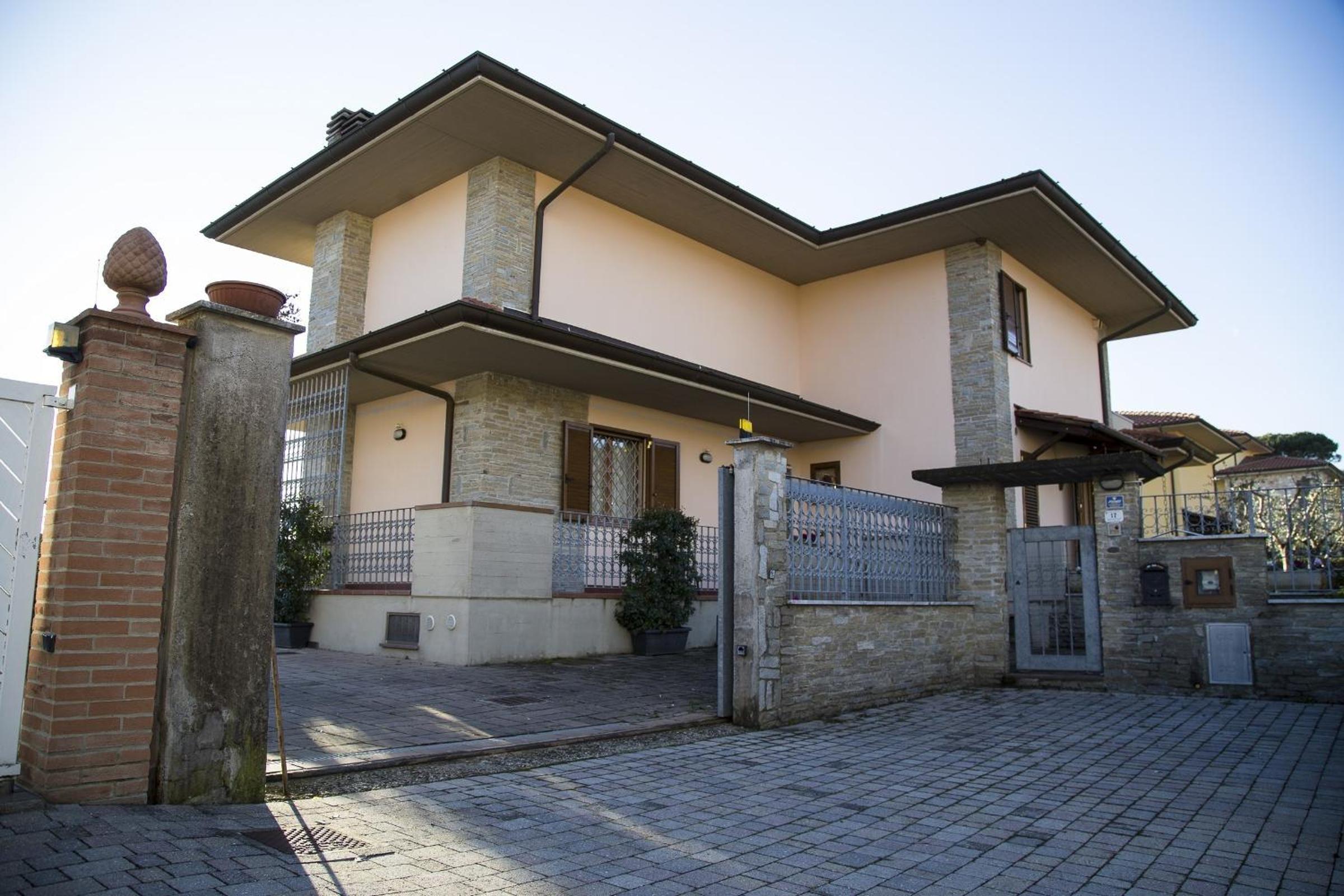 Two-Bedroom House - Photo 2