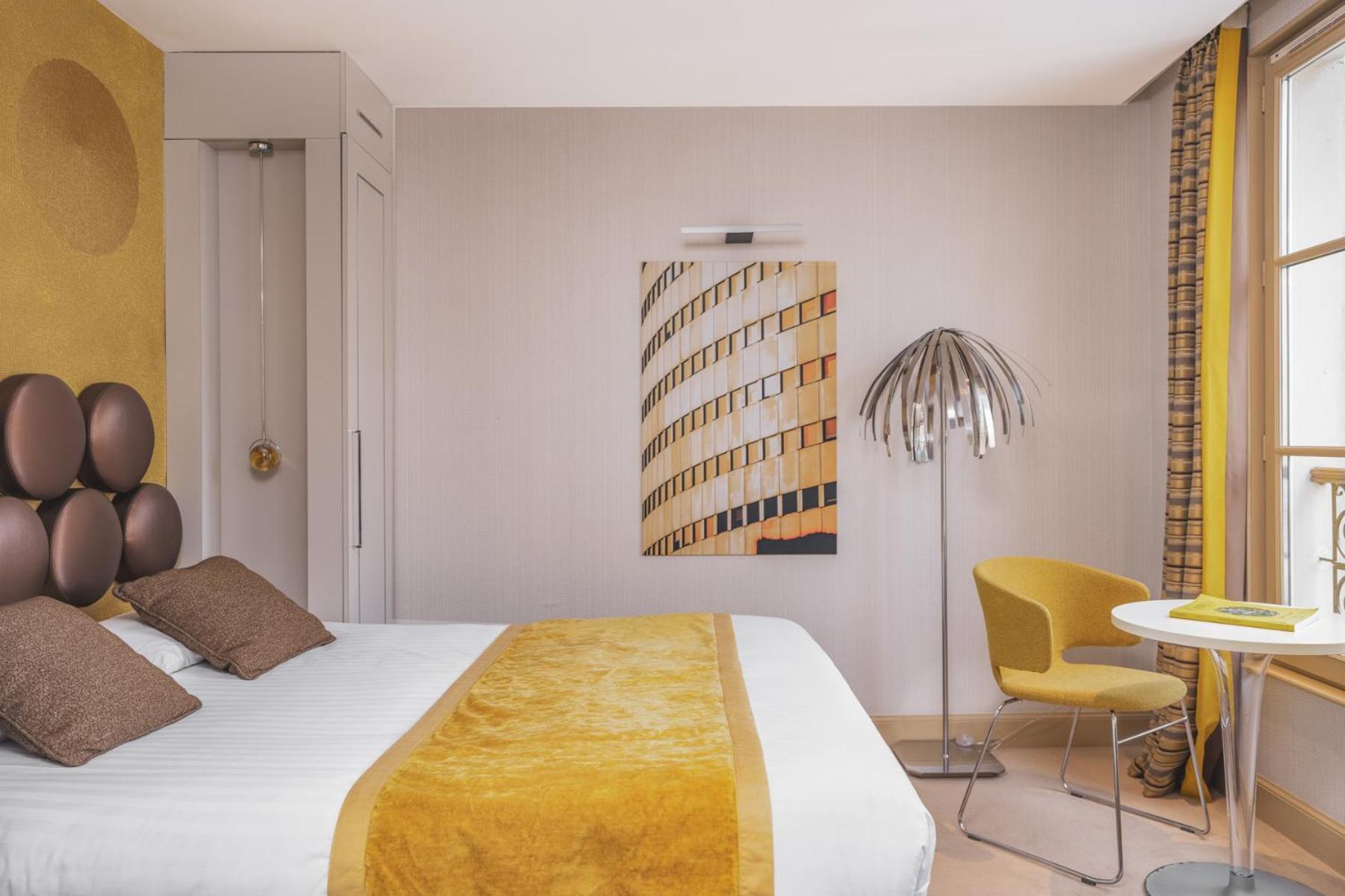 Deluxe Double Room thumbnail 5