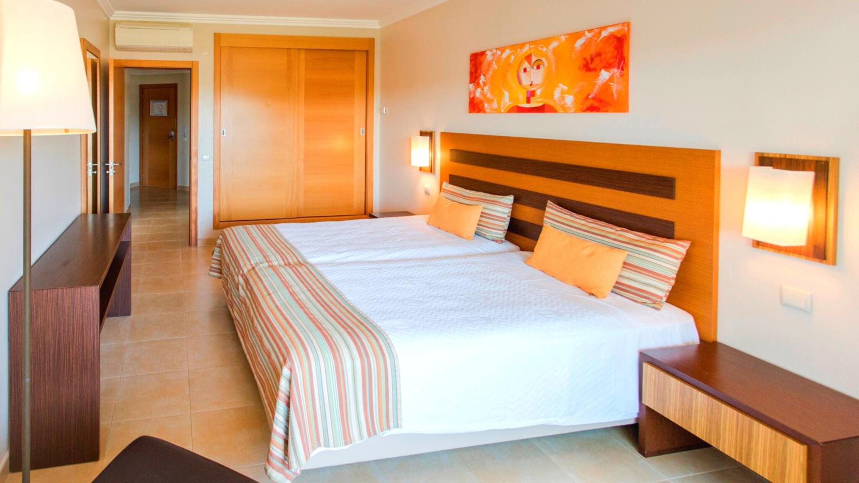 One-Bedroom Apartment with Sea View - Photo 1