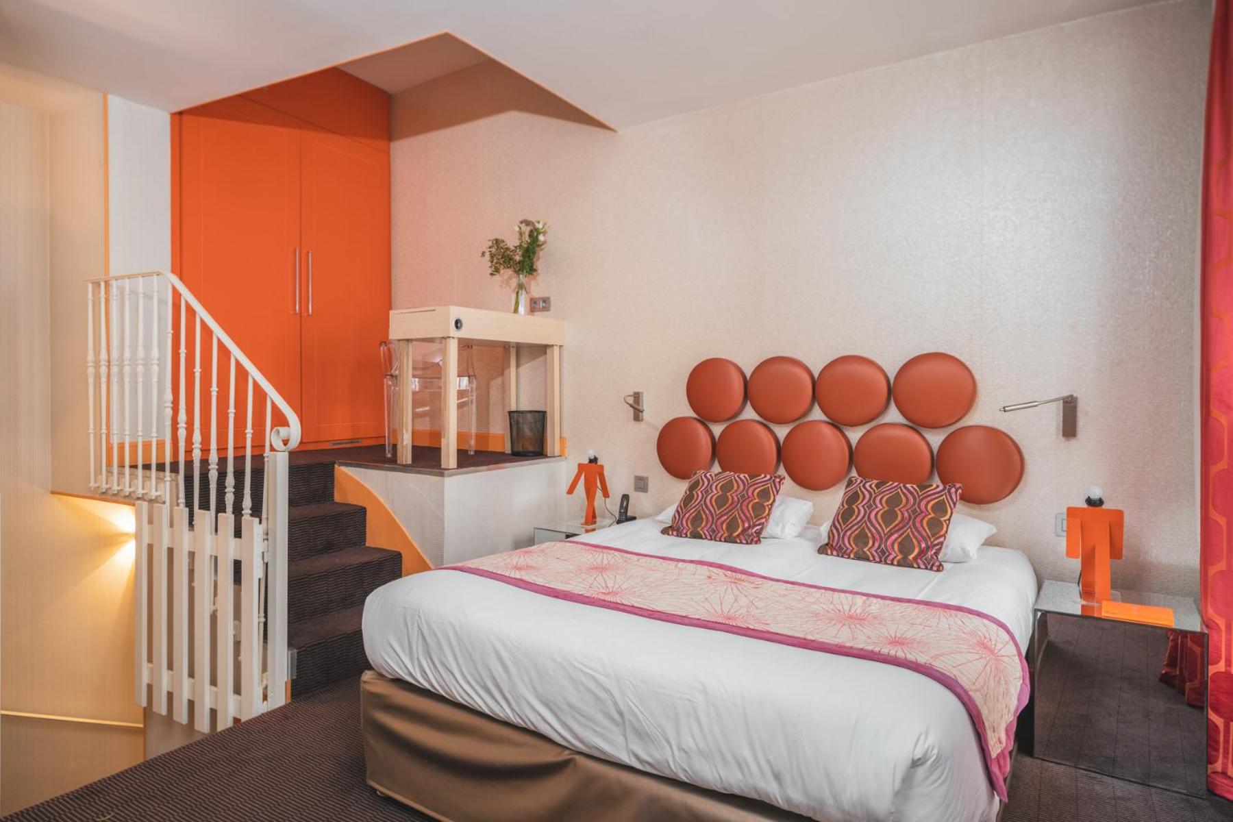 Quadruple Room thumbnail 5