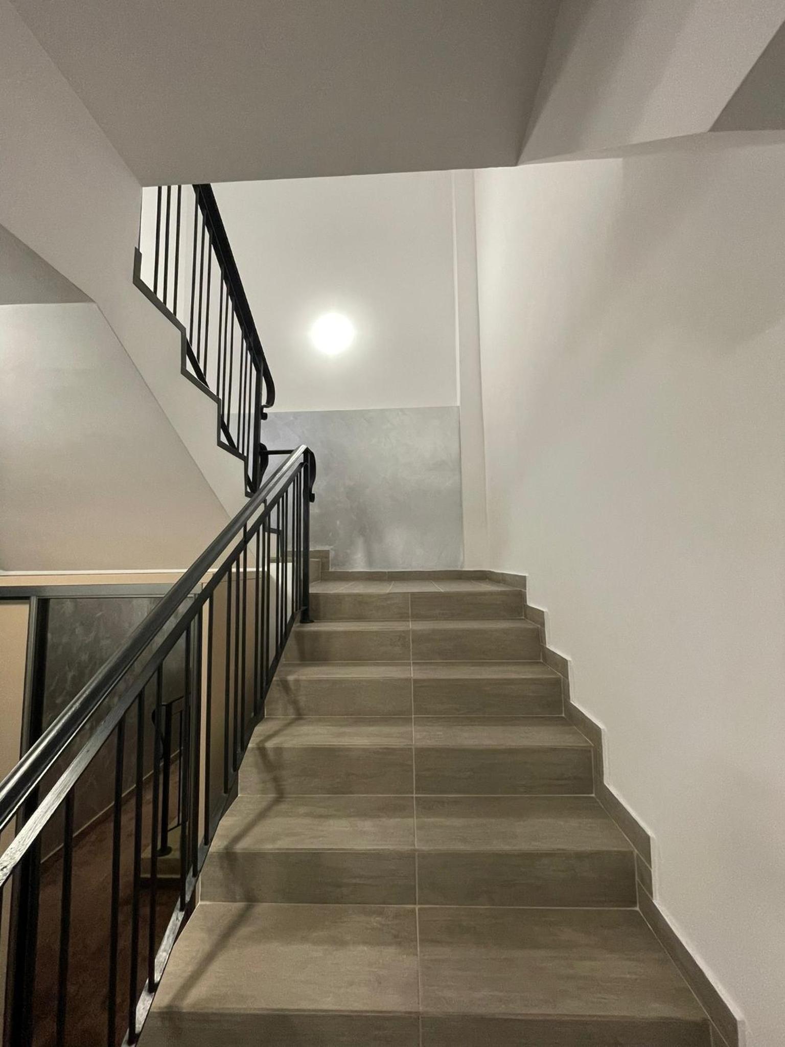 Apartment - Split Level - Photo 3