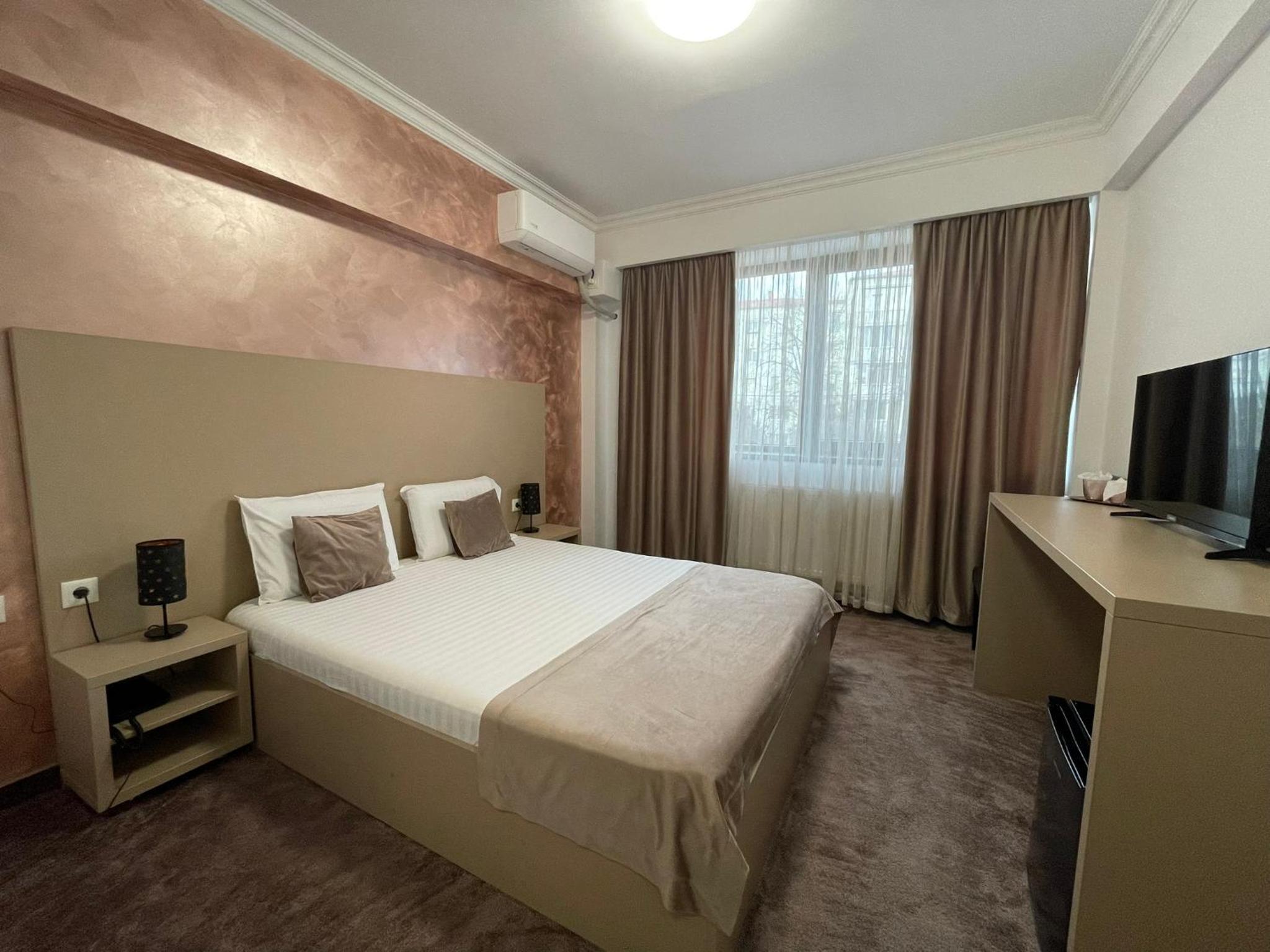 Deluxe Double Room - Photo 7