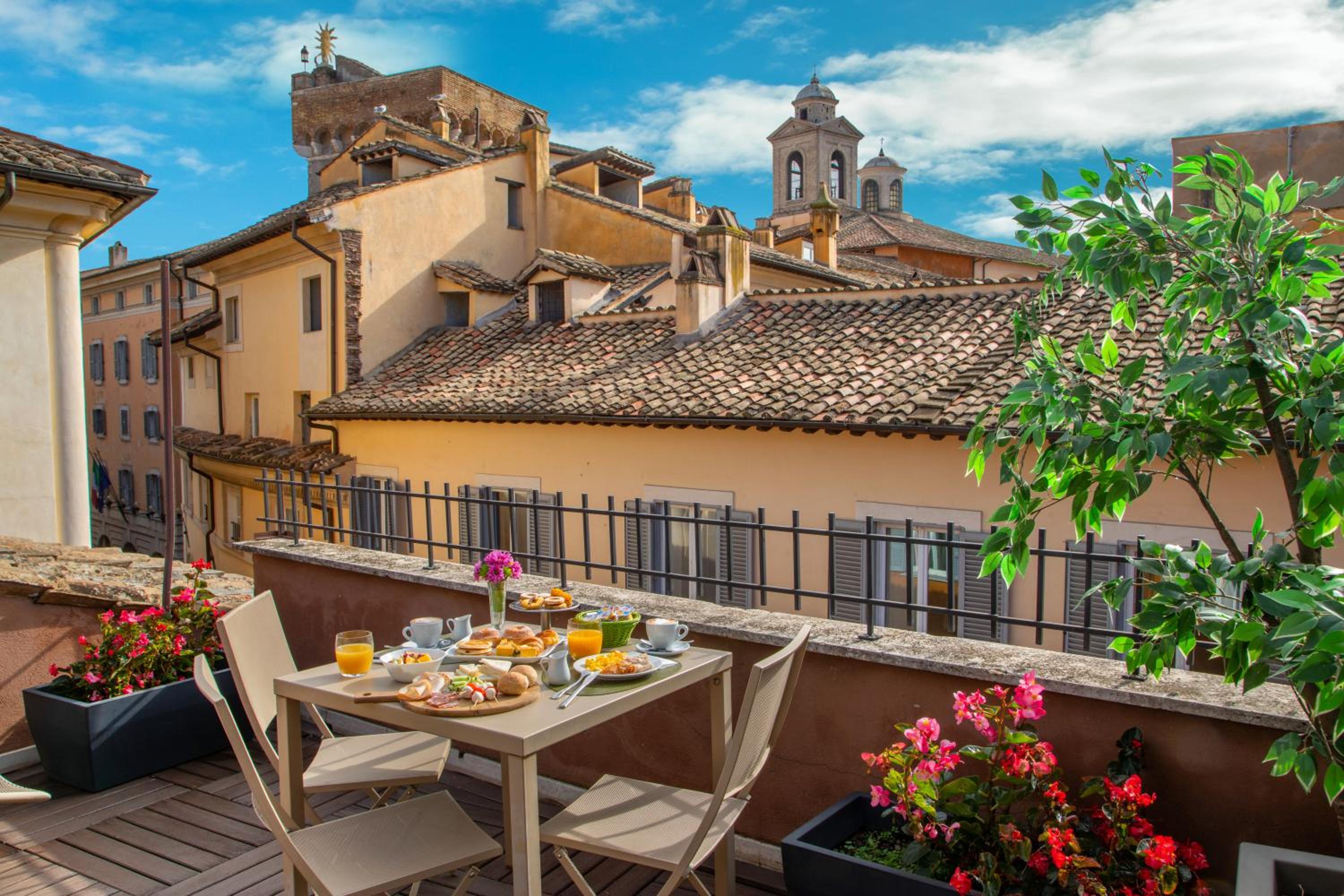 Deluxe Double Room with Terrace and City View photo 3
