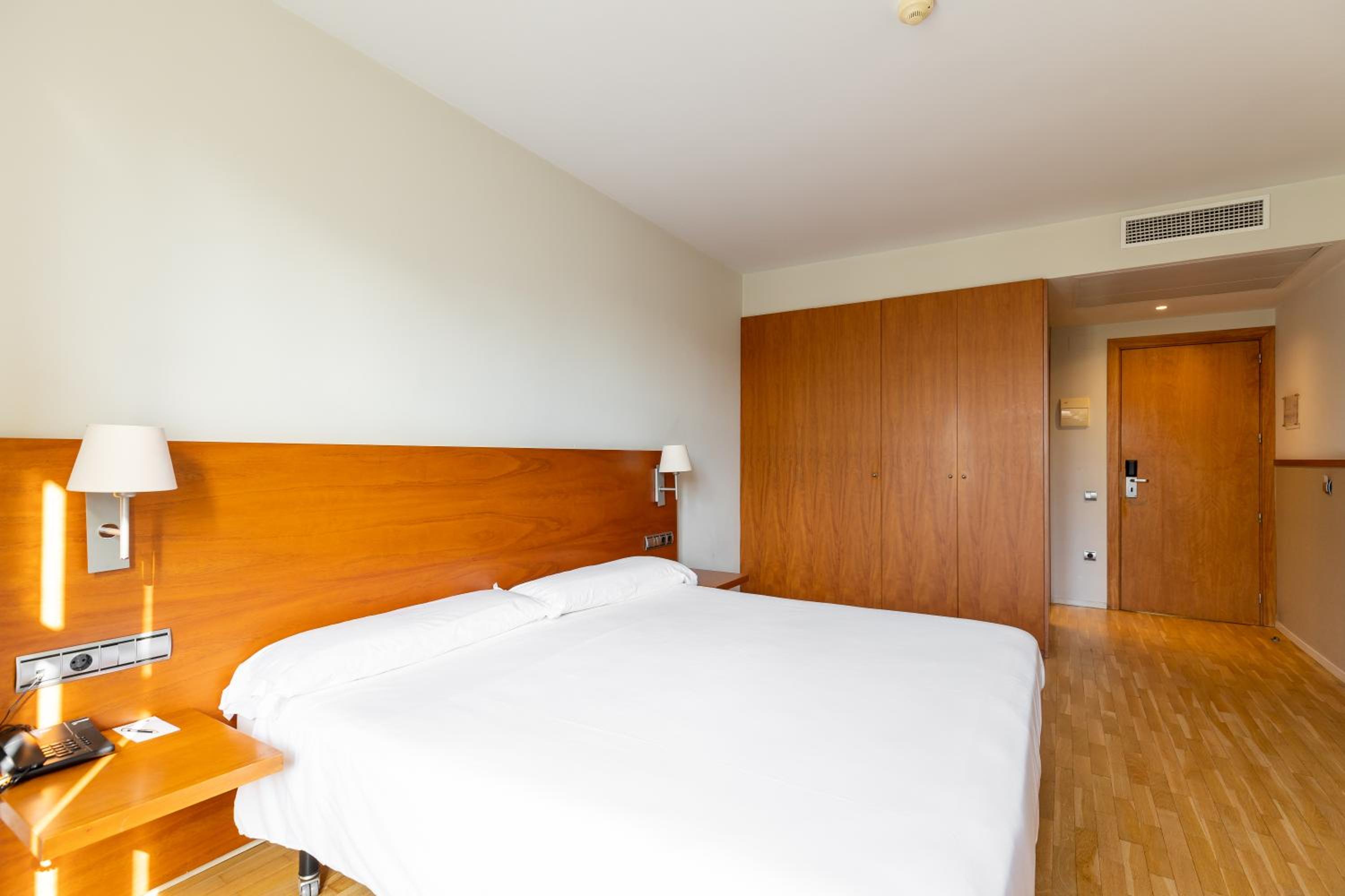Double Room with Rambla View photo 3