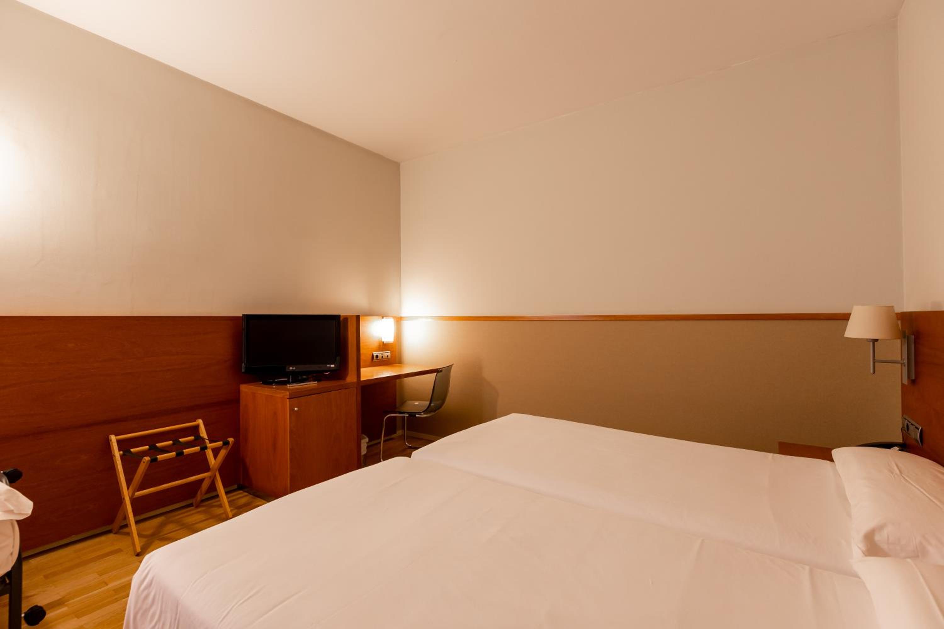Double Room with Extra Bed photo 3