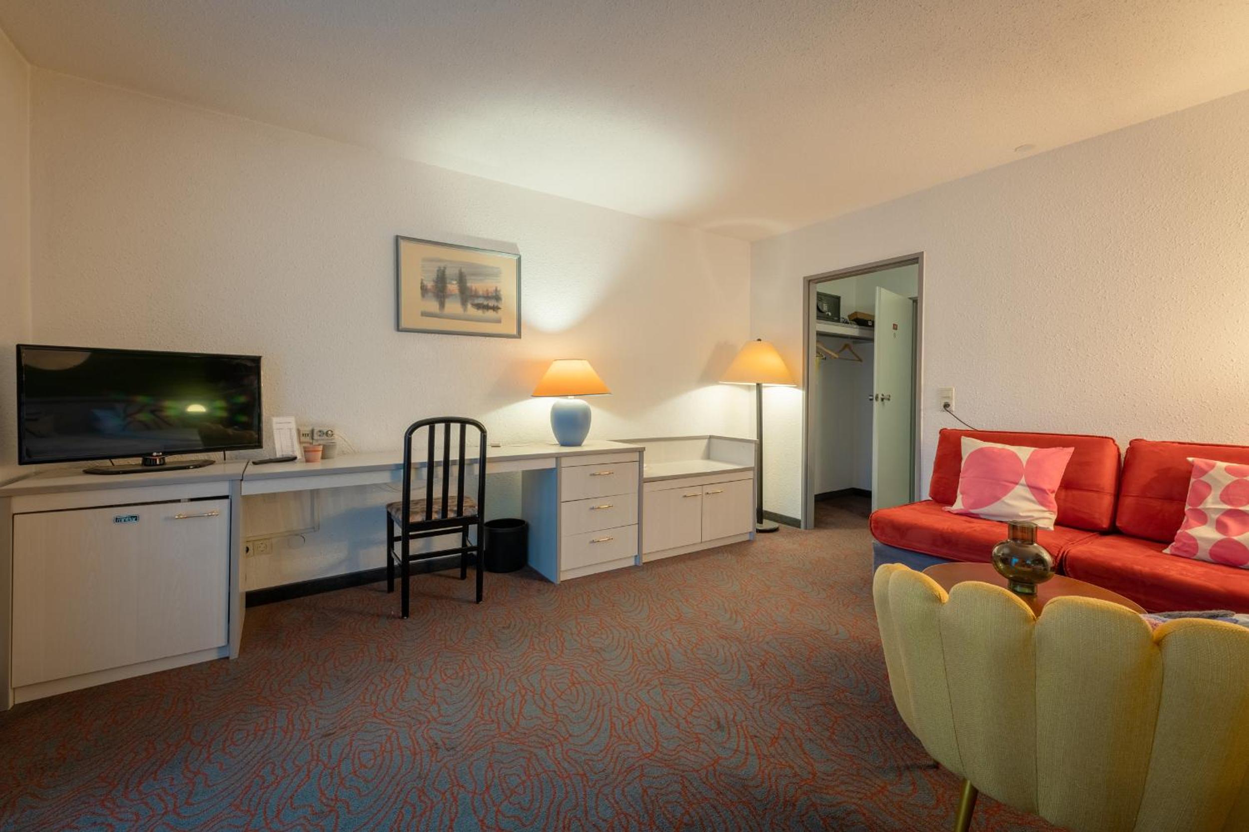 Family Room with Balcony photo 3