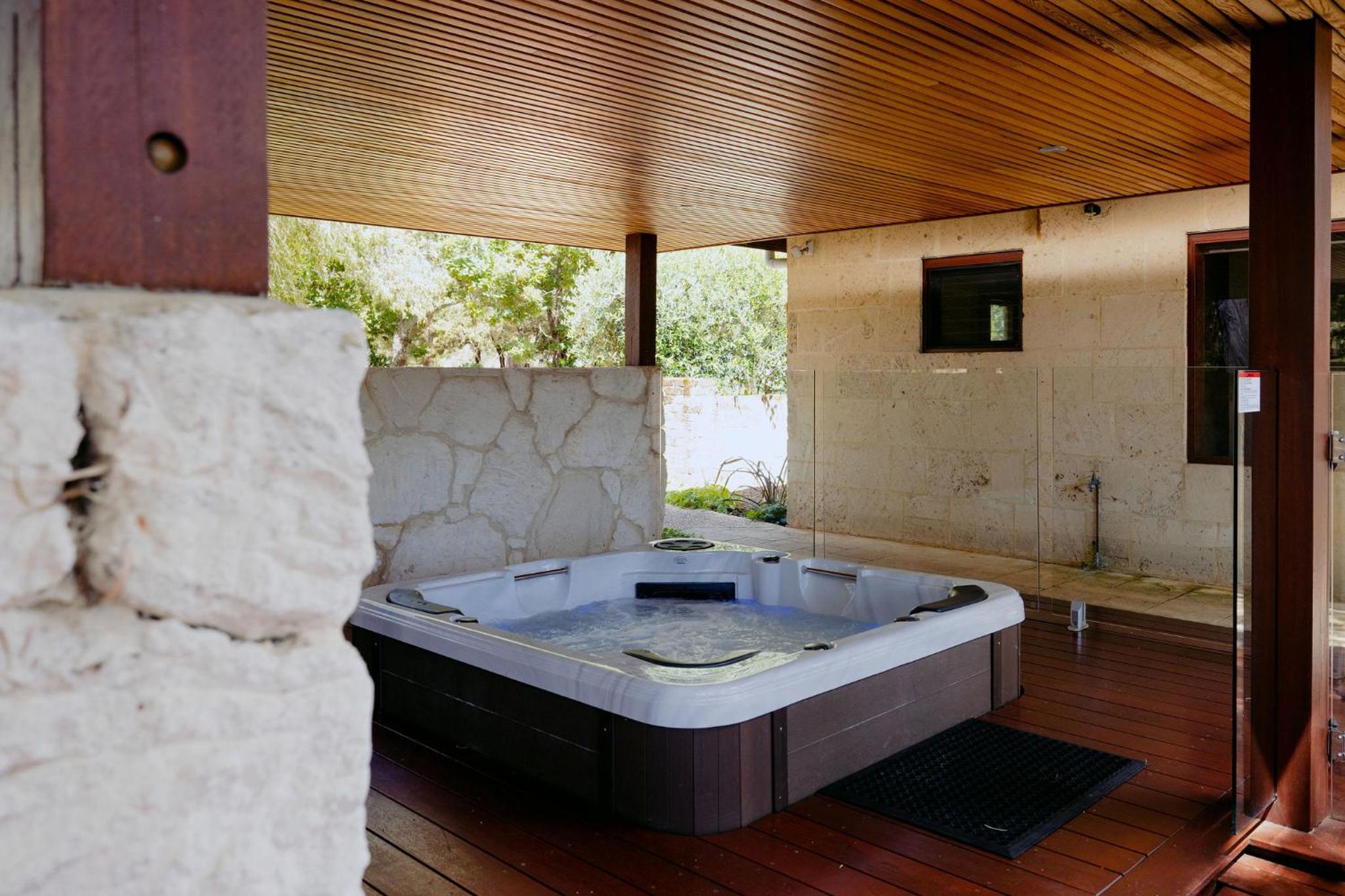 Garden Spa - Two-Bedroom Villa with Hot Tub photo 3