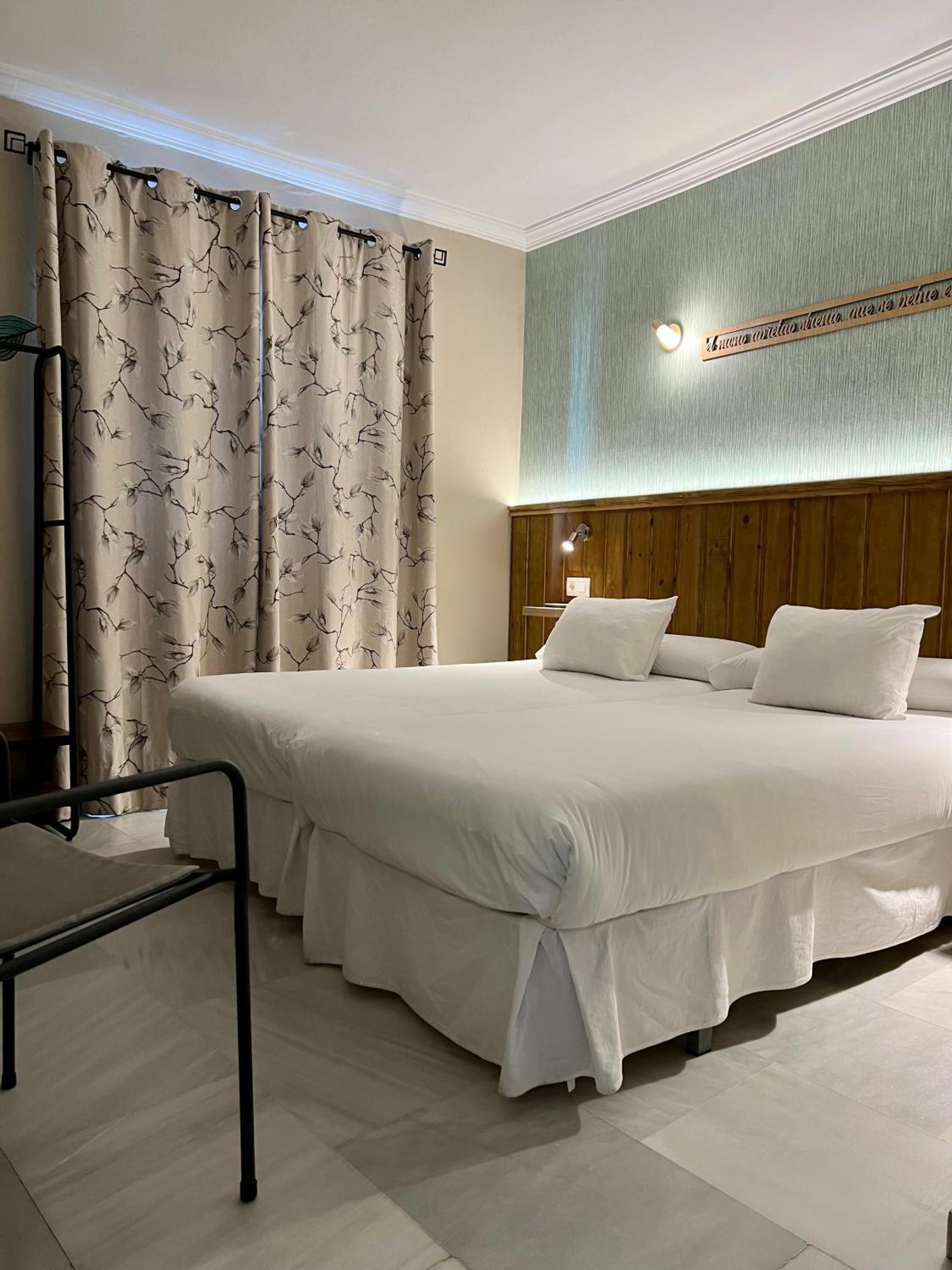 Economy Double or Twin Room photo 2