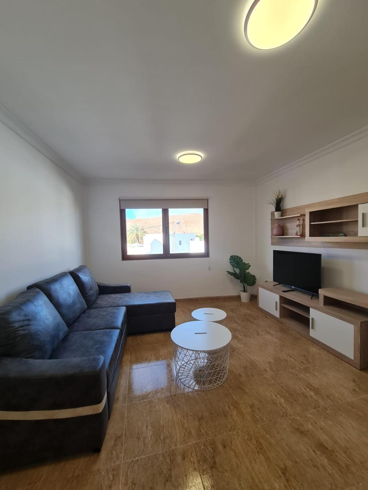 Apartamento de dos dormitorios en el primer piso con terraza en la azotea