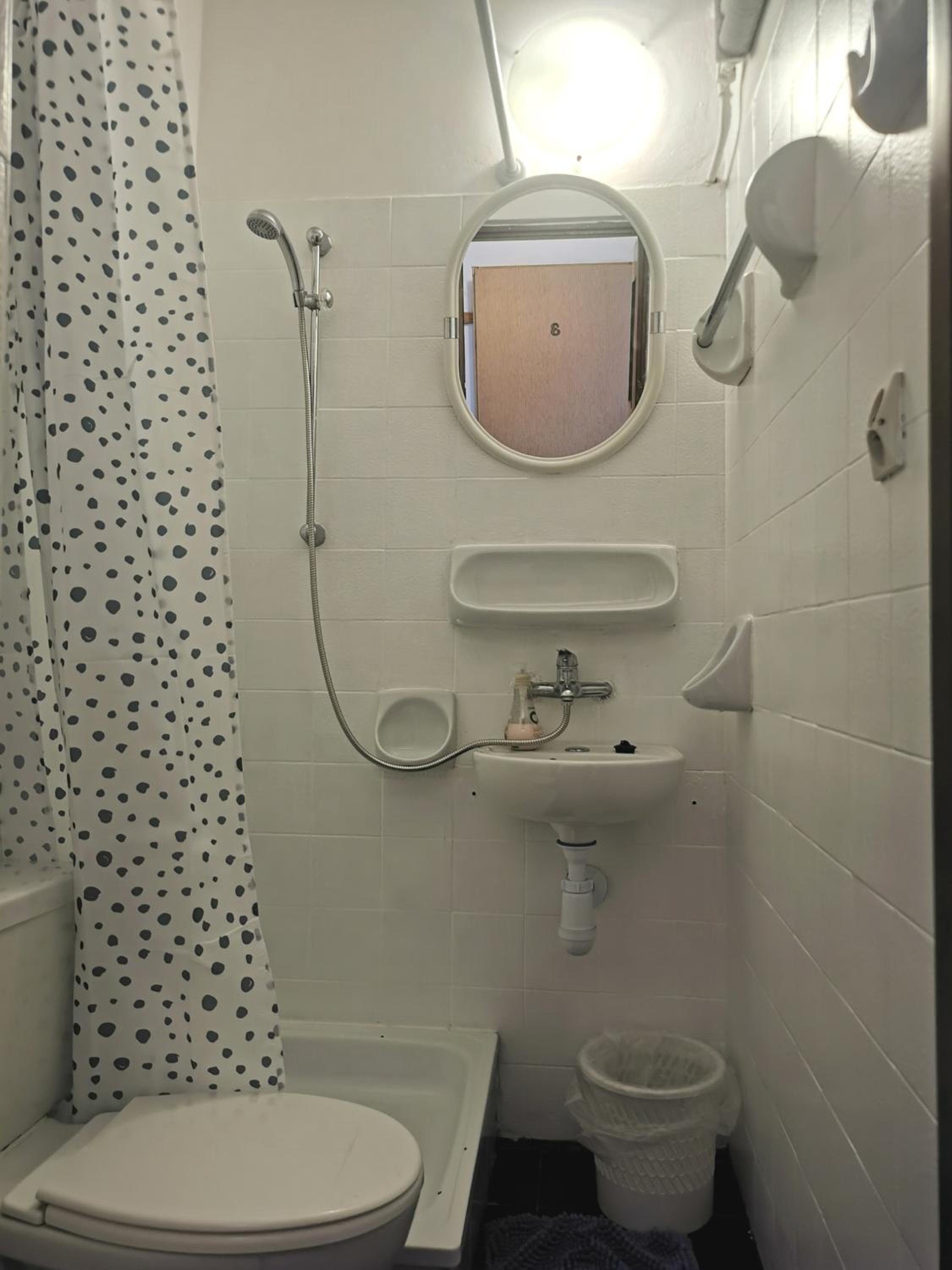 Small Double Room - Photo 9