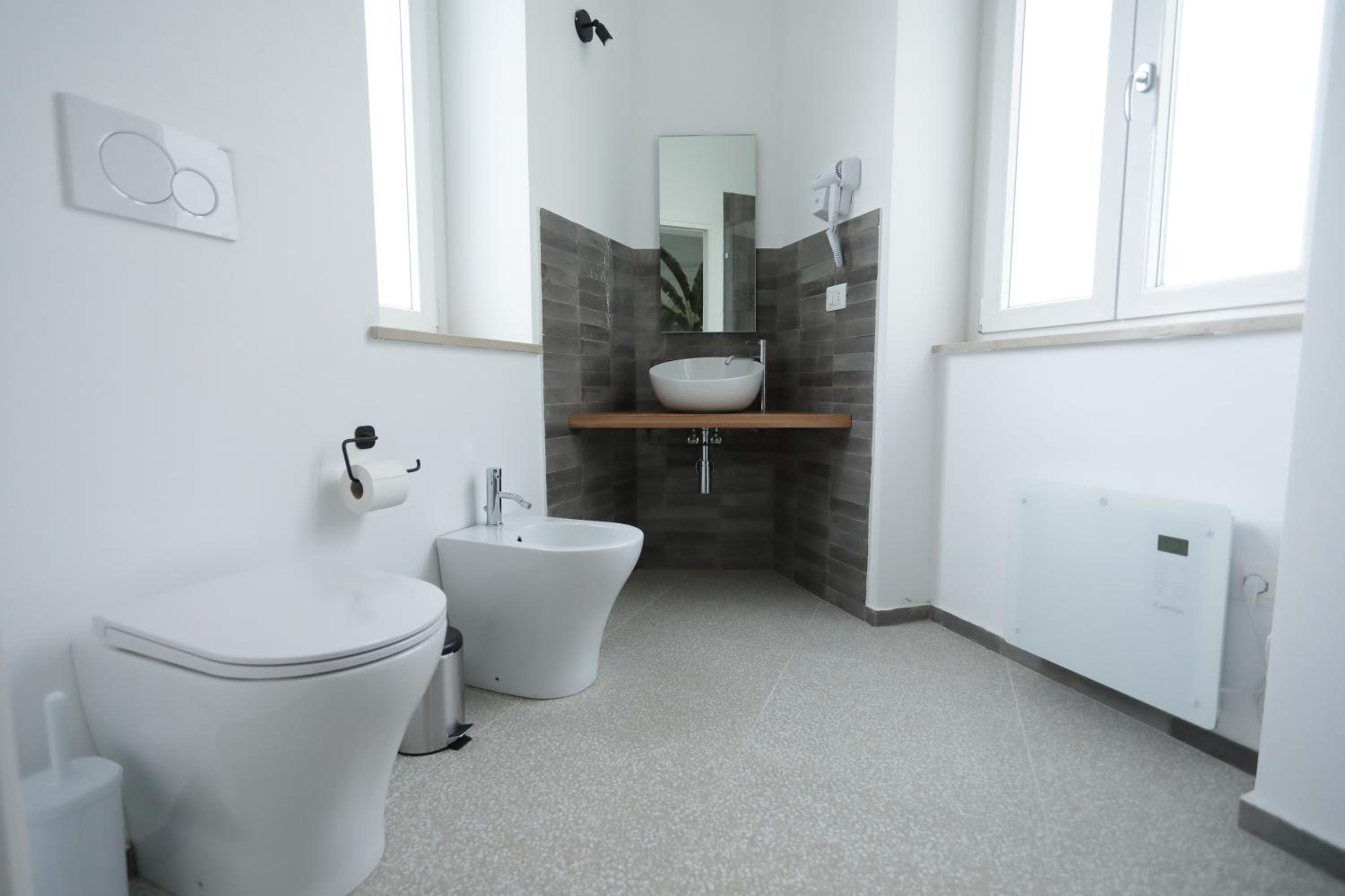 Double Room with Private Bathroom - Photo 6