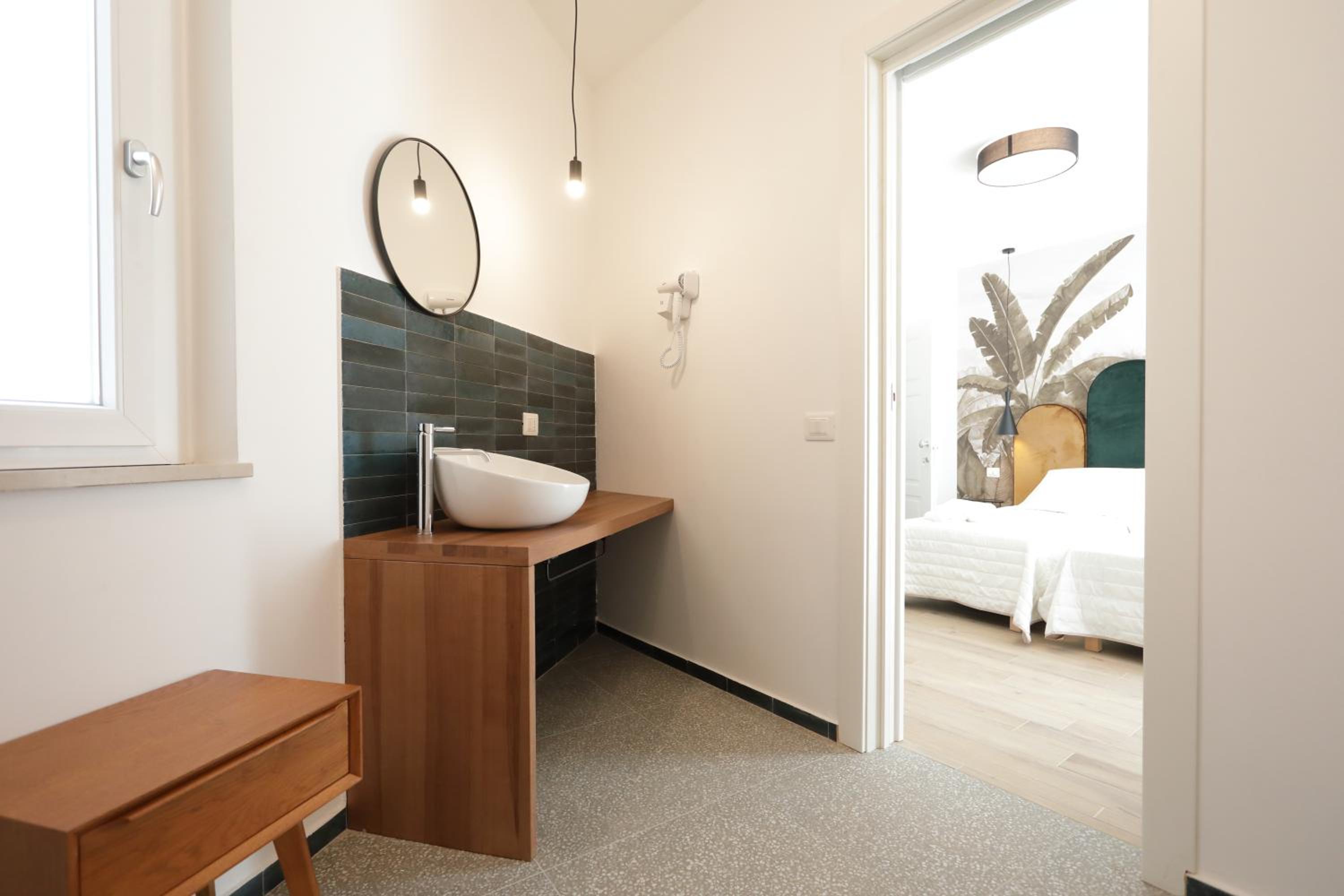 Double or Twin Room - Photo 8