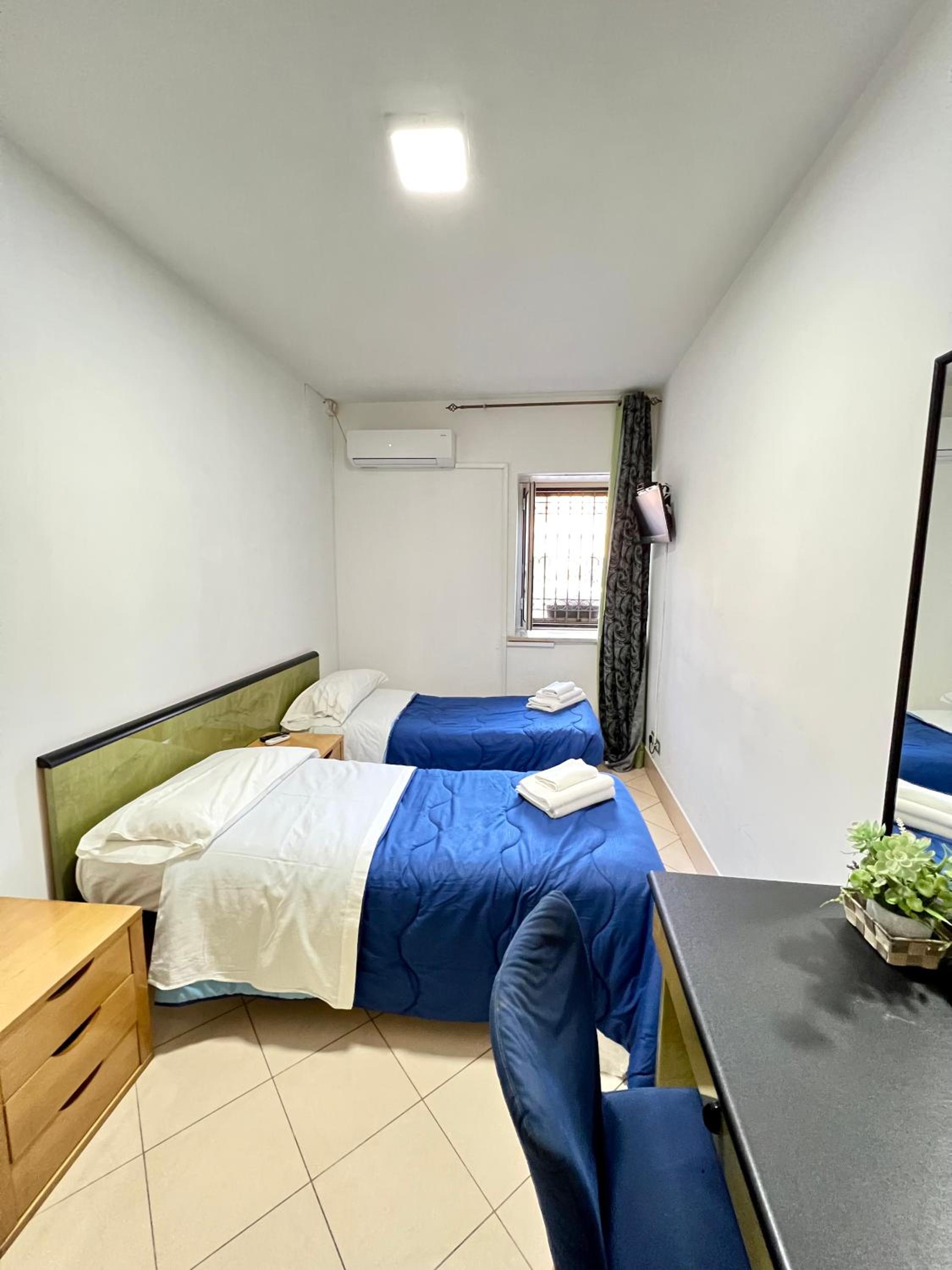 Twin Room - Photo 4