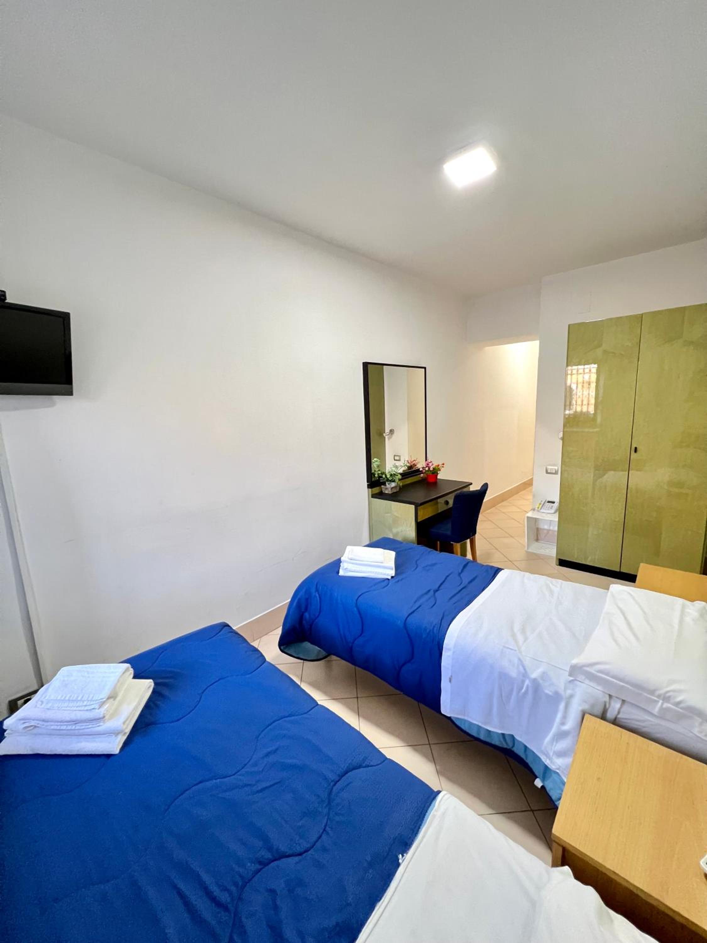 Twin Room - Photo 1