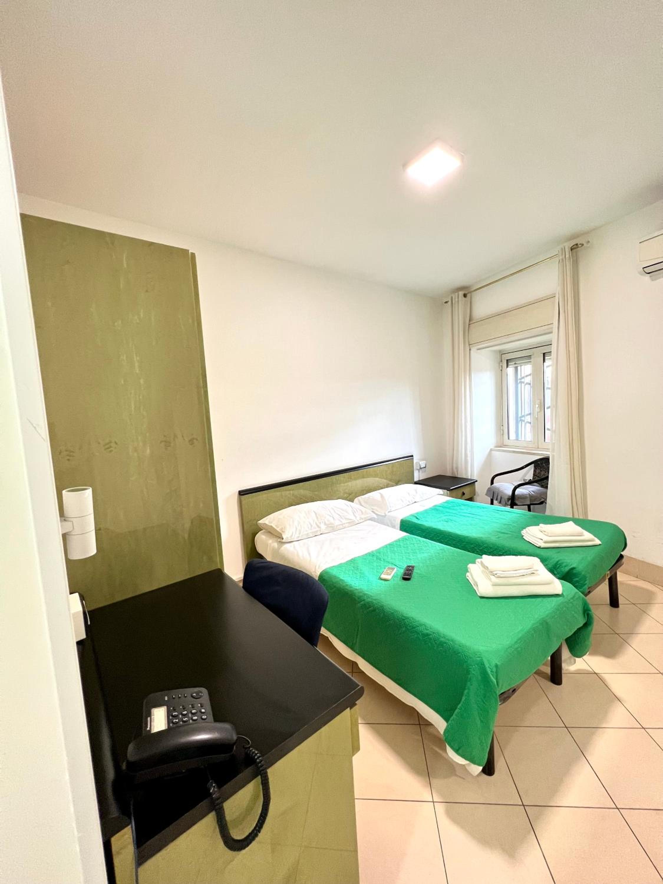 Twin Room - Photo 3