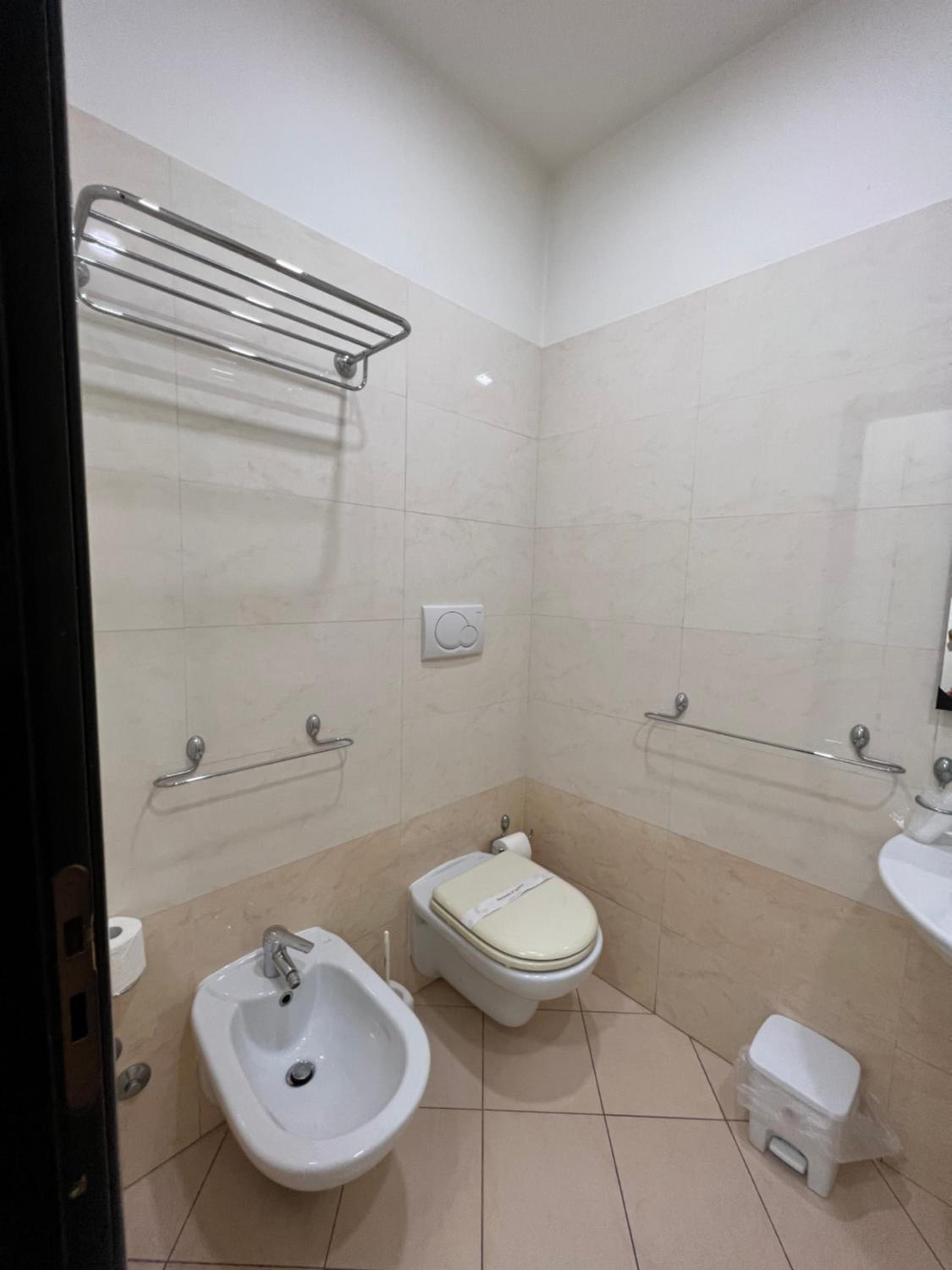 Twin Room - Photo 11