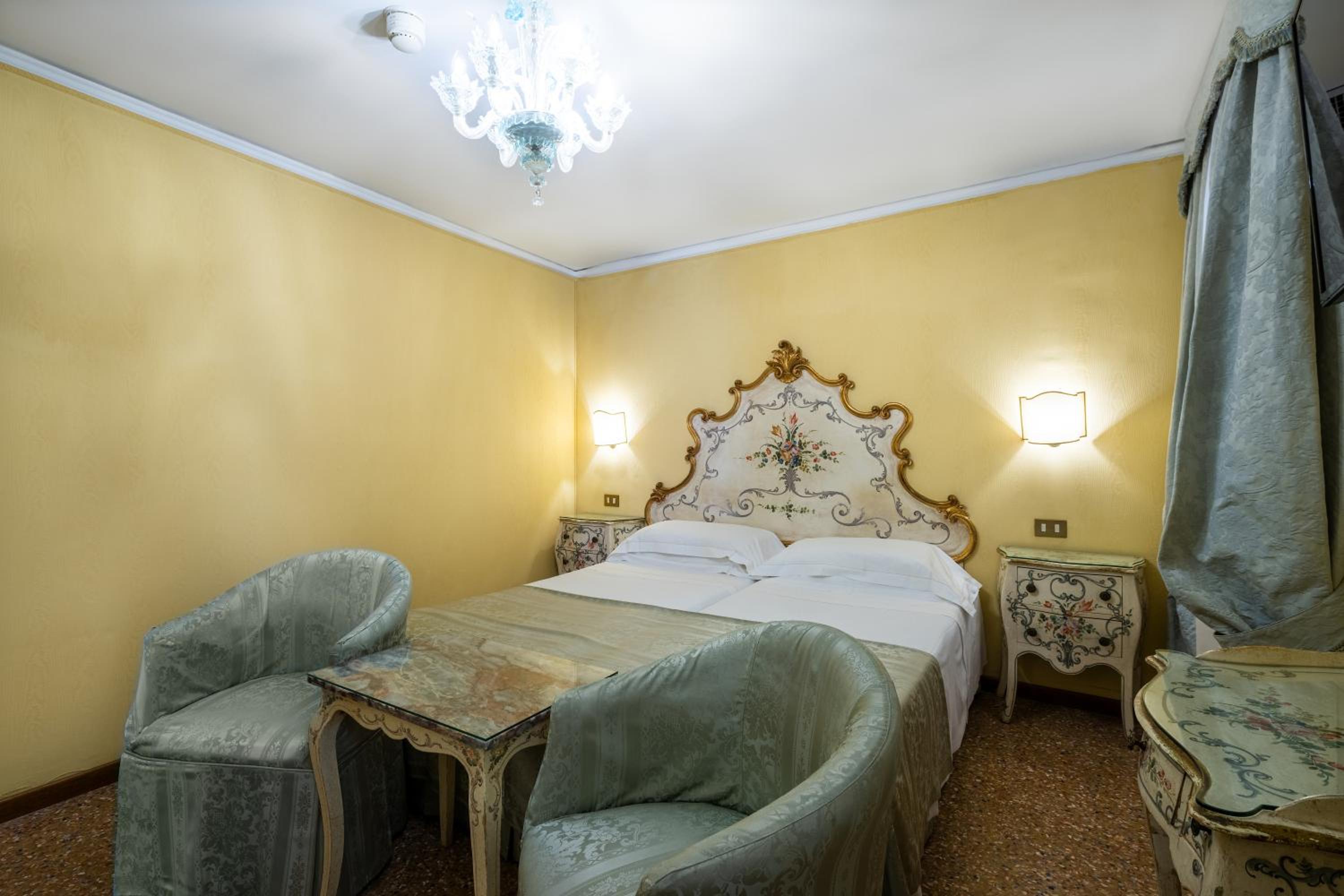 Suite with San Marco View thumbnail 5