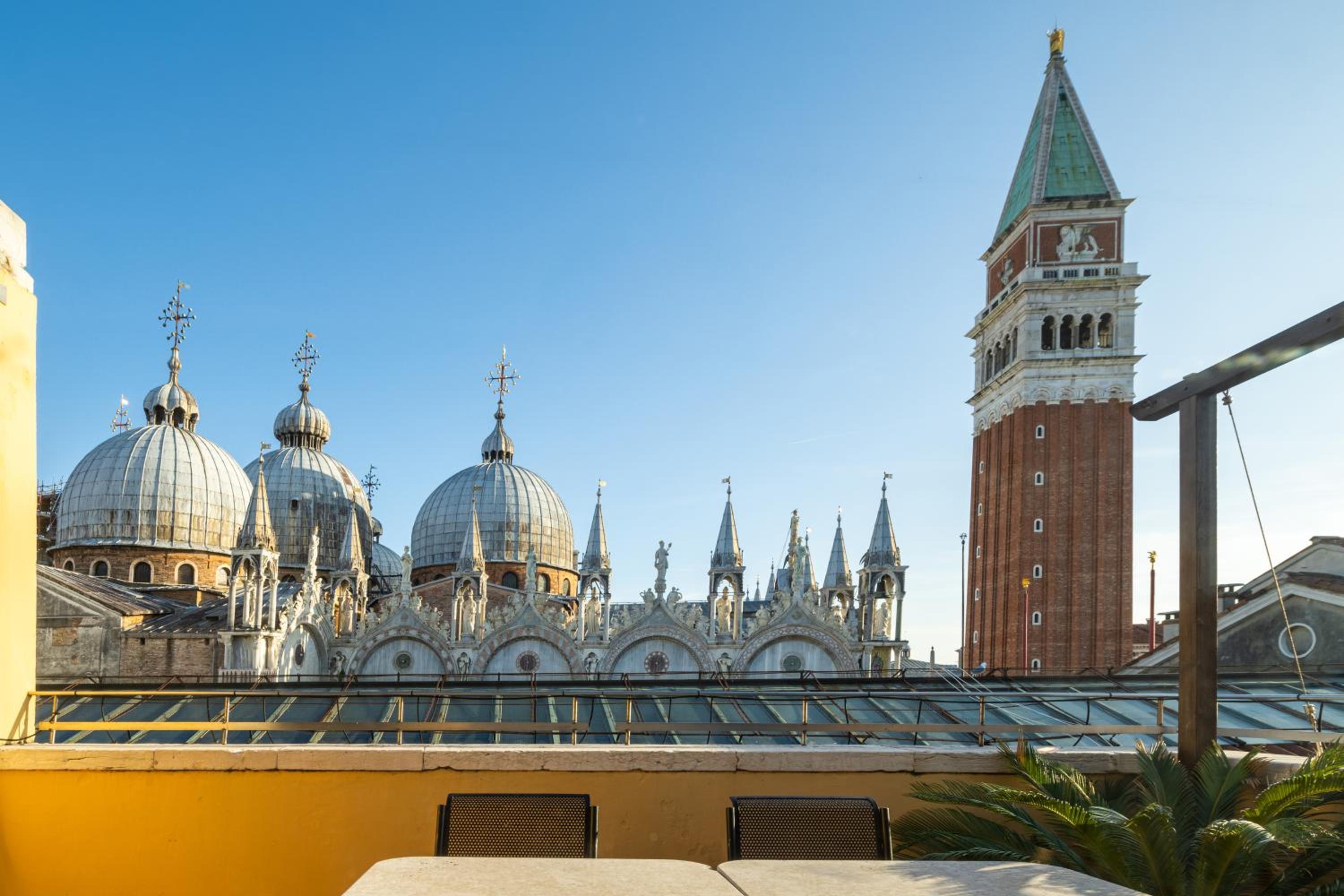 Suite with Terrace and San Marco View thumbnail 6
