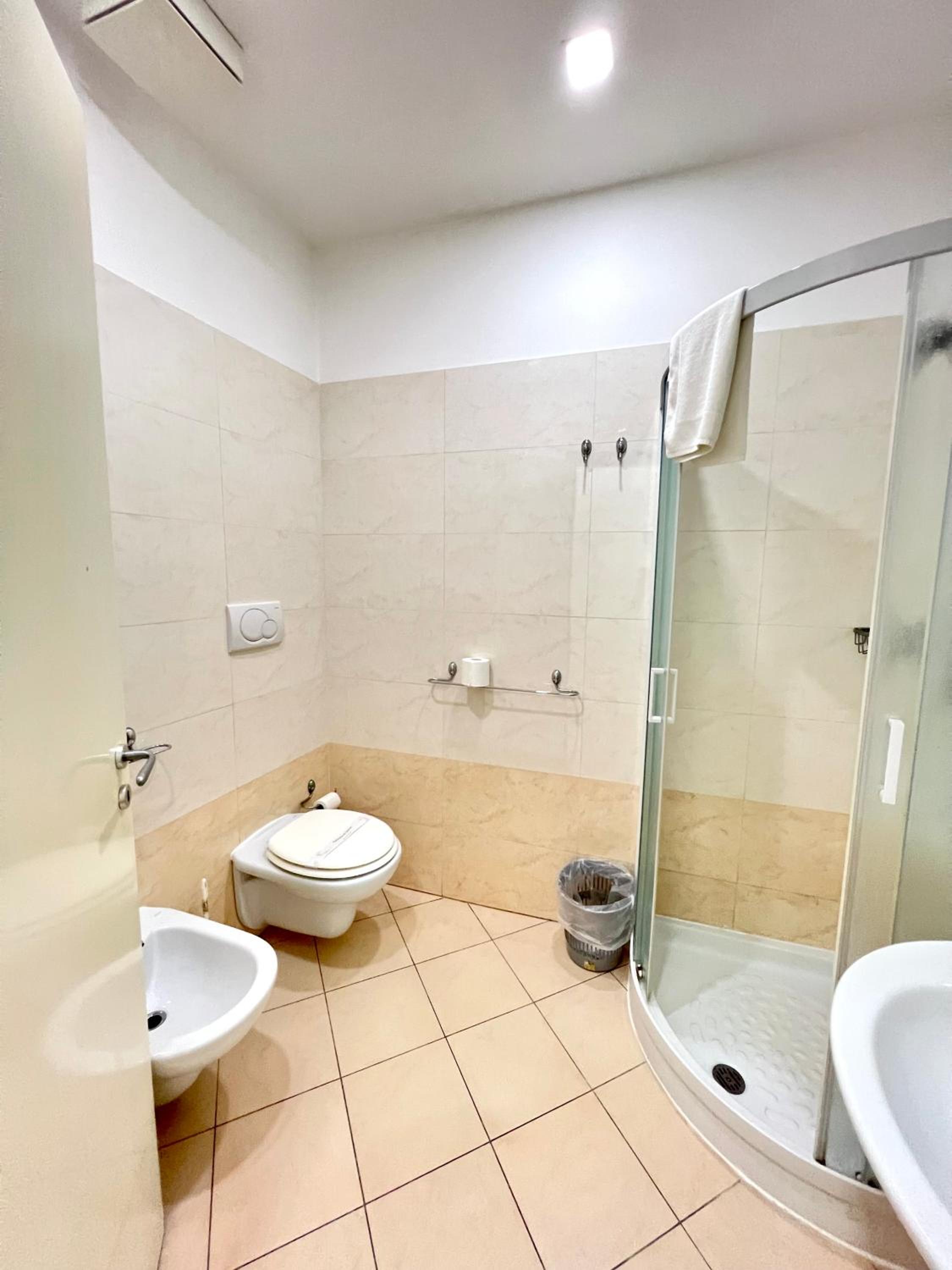 Standard Double Room - Photo 7