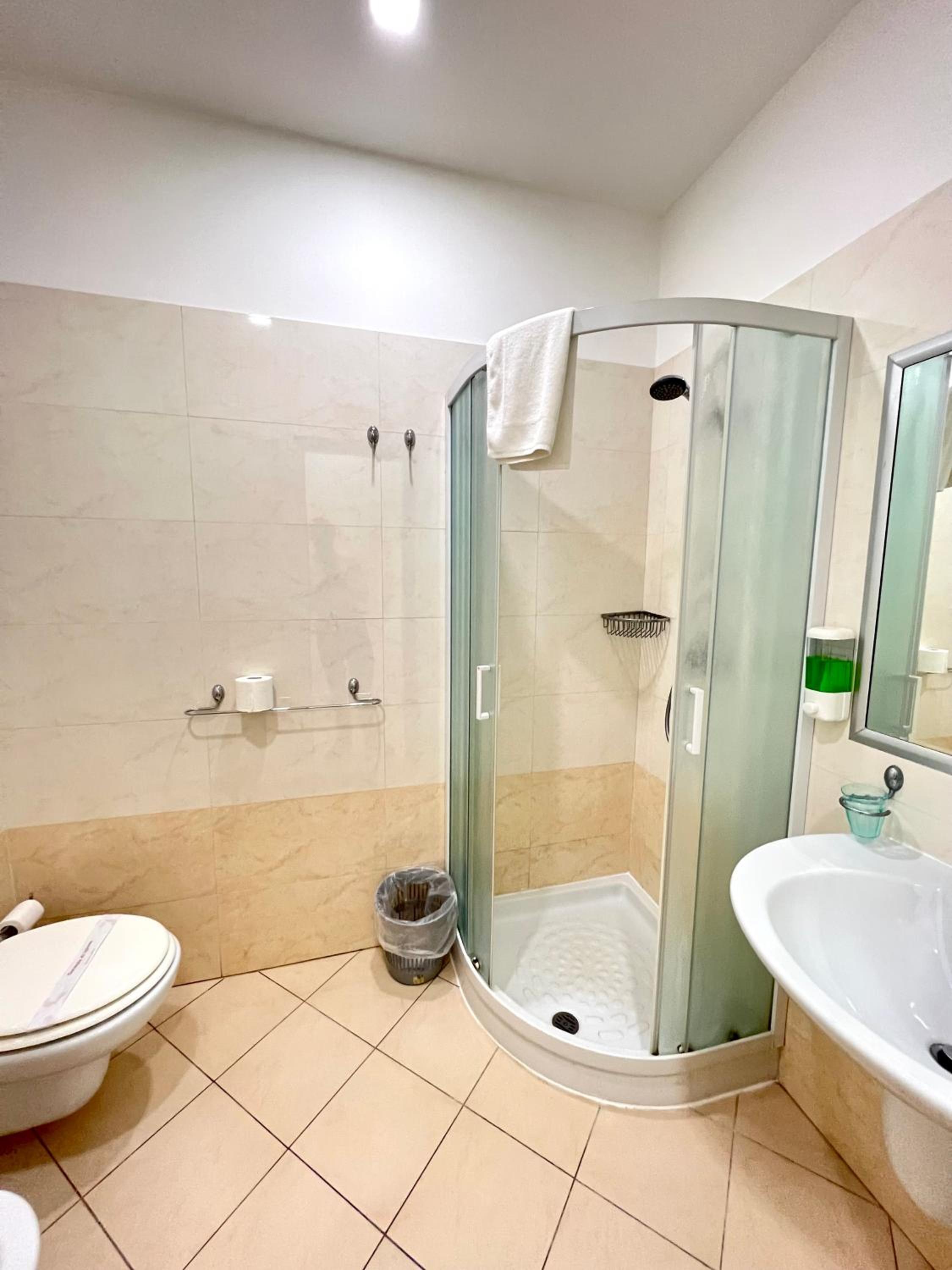 Standard Double Room - Photo 3