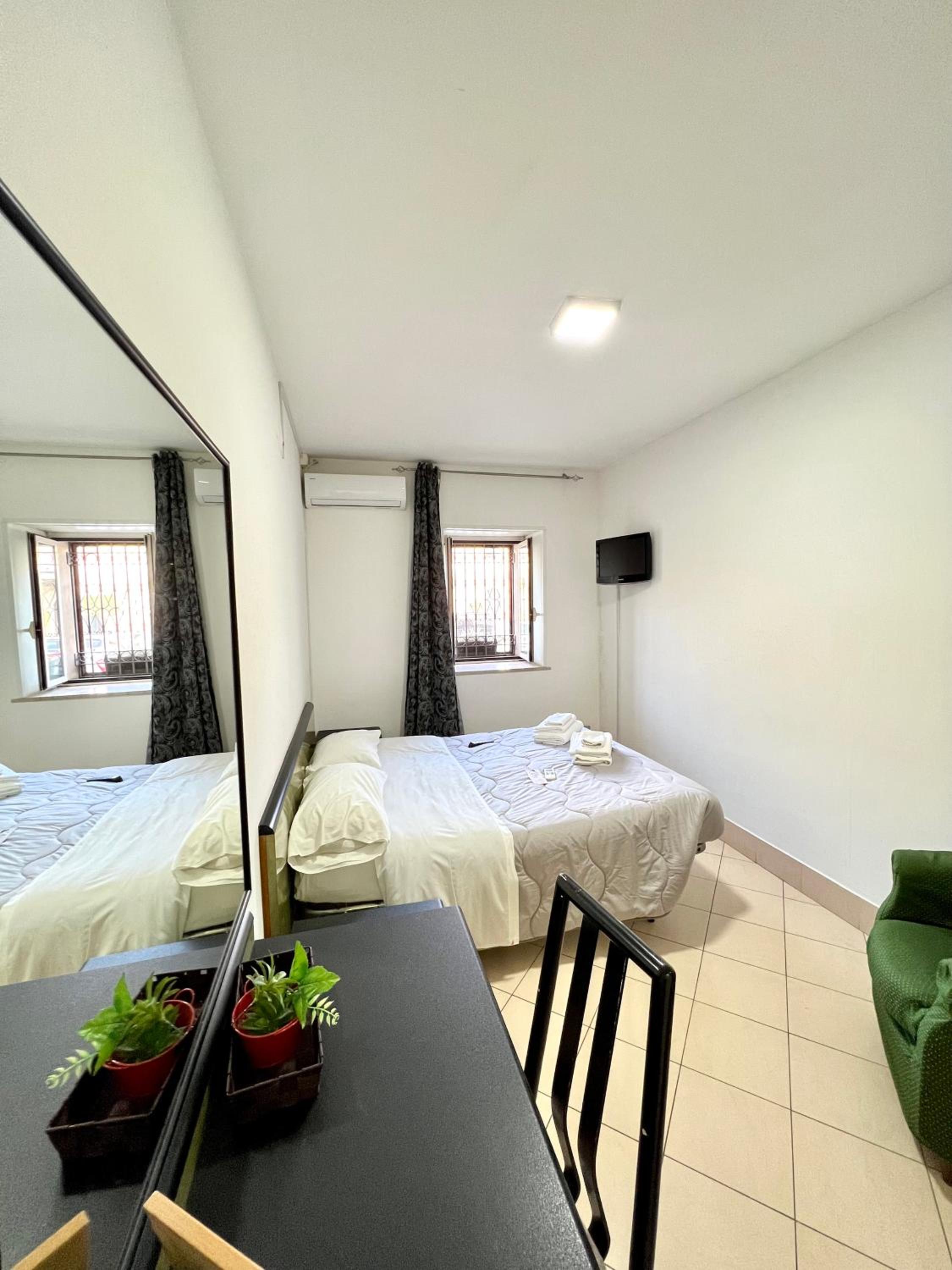 Standard Double Room - Photo 6