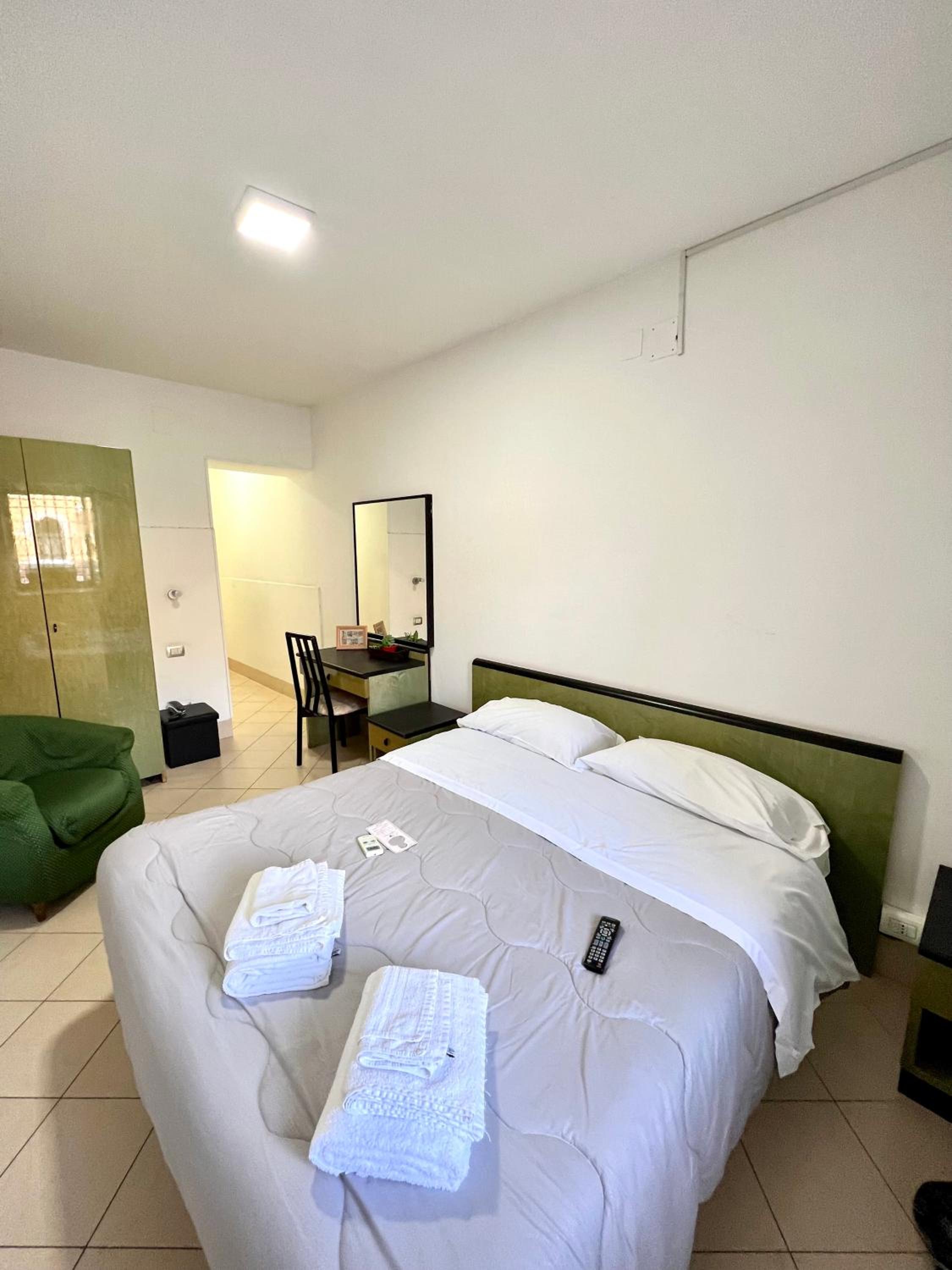 Standard Double Room - Photo 14