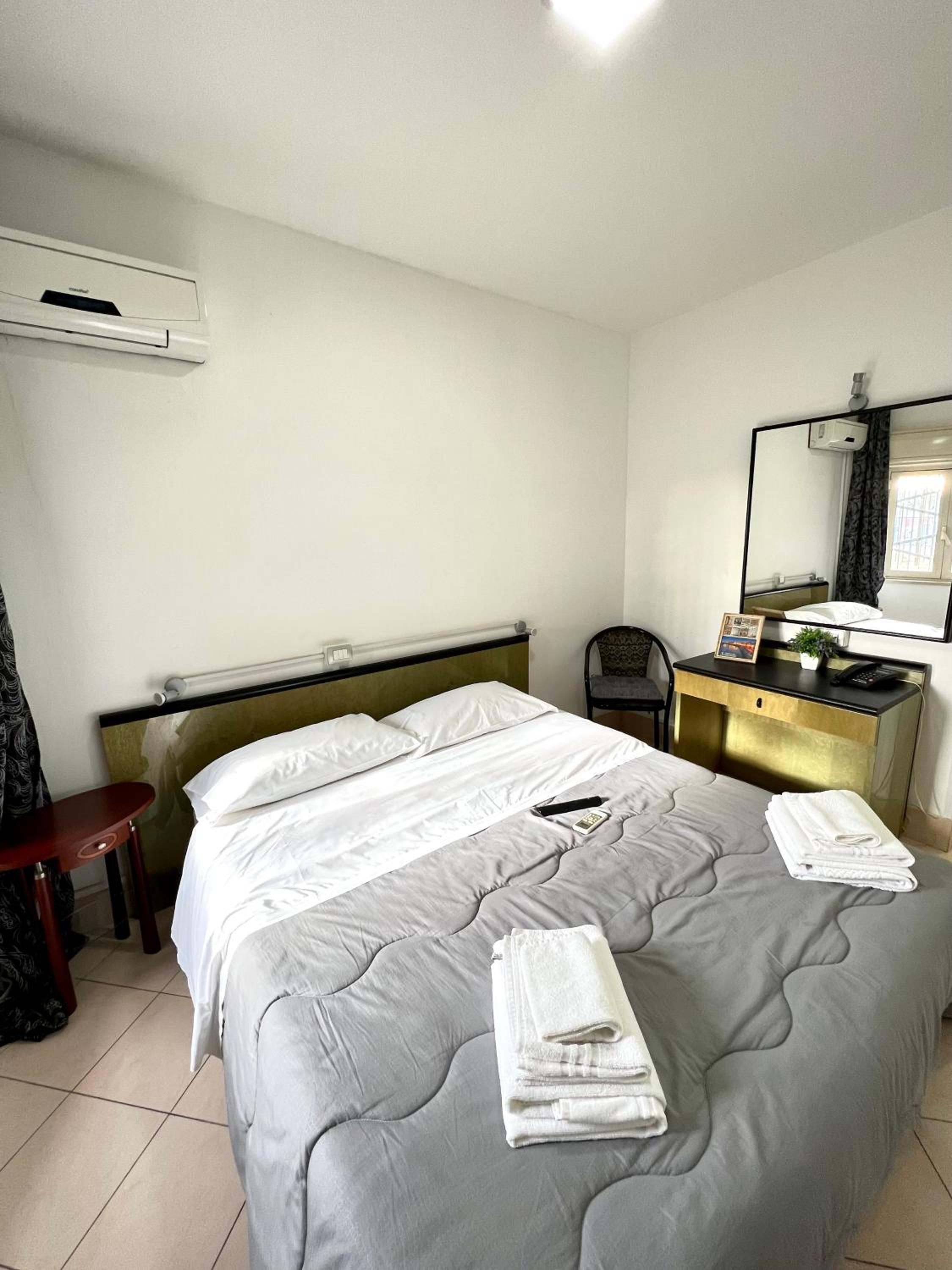Standard Double Room - Photo 5