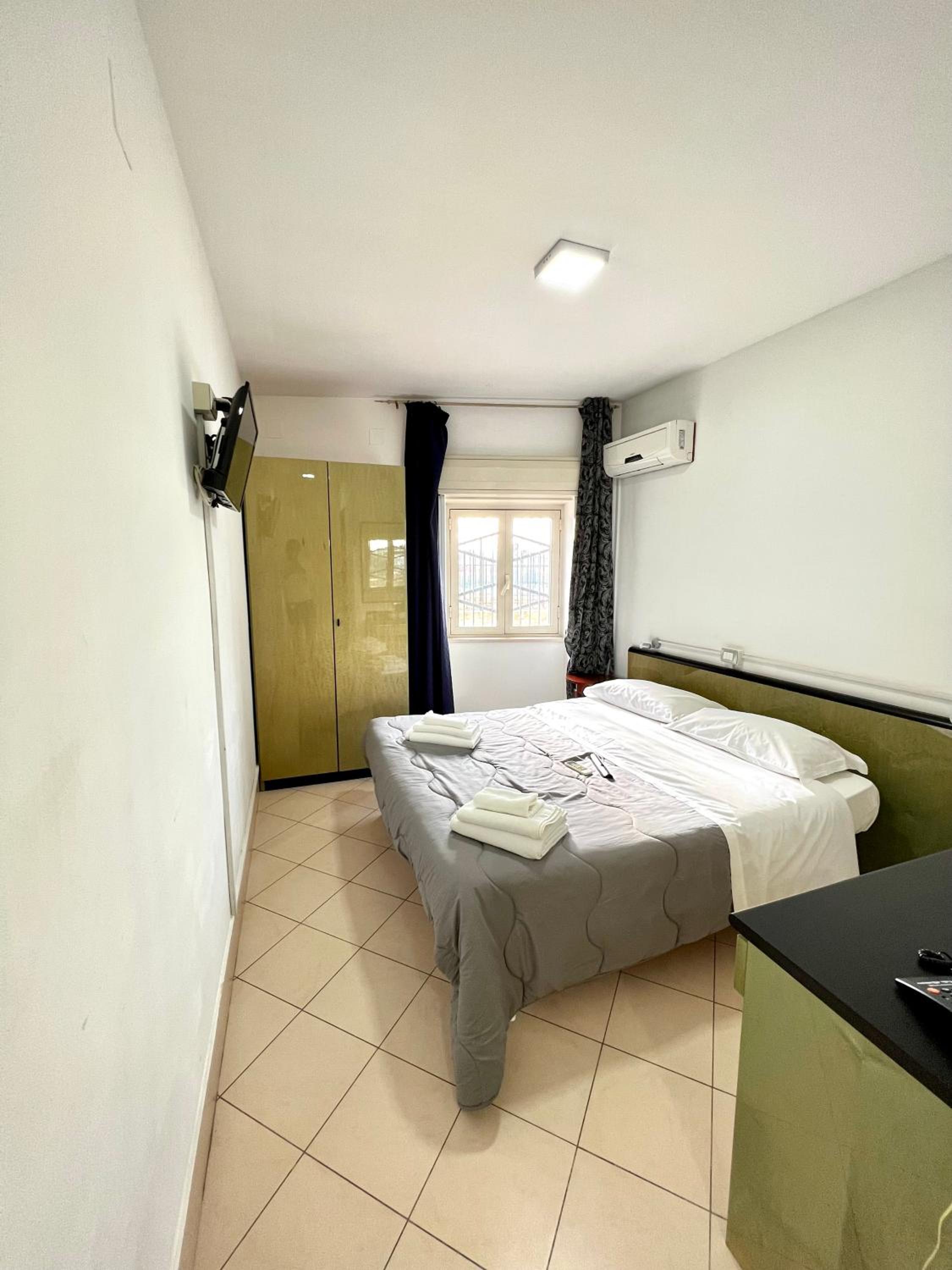 Standard Double Room - Photo 4