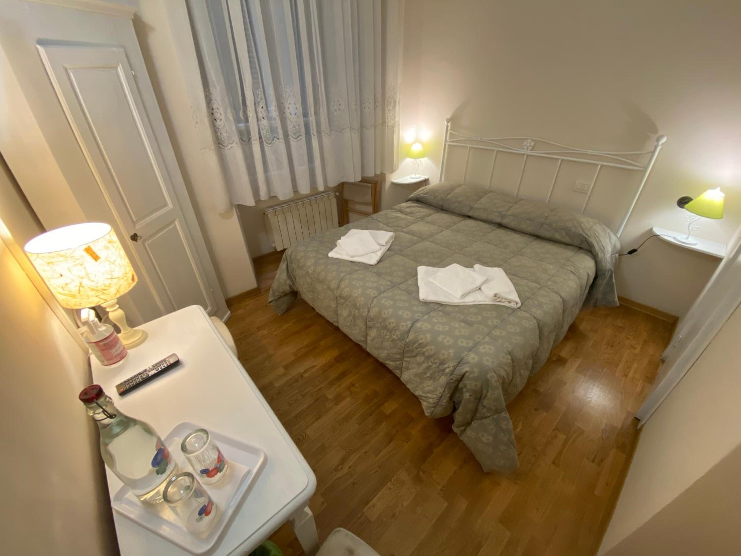 Economy Double Room photo 3